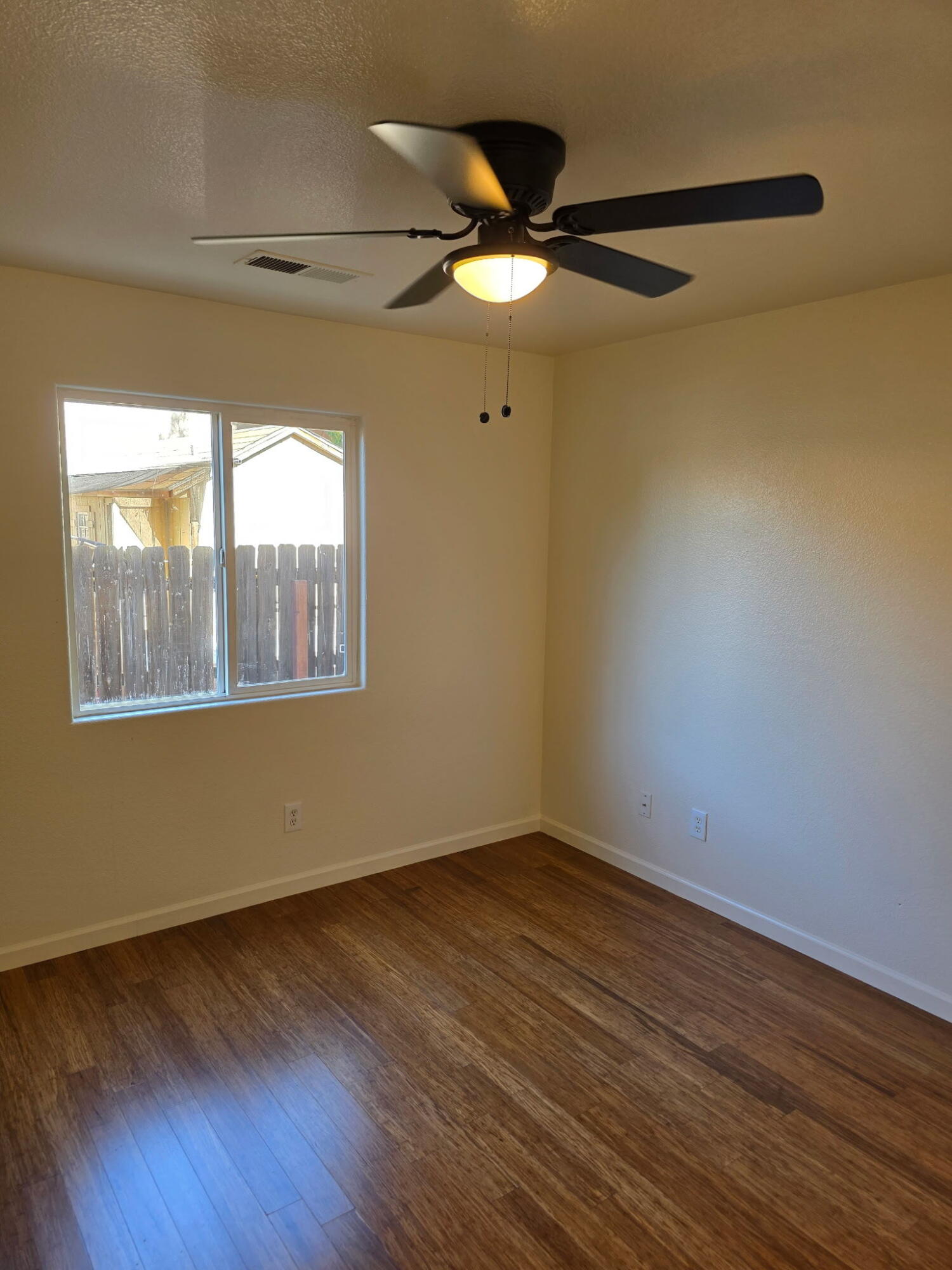 4011 E Oak Ave, Visalia, CA 93292