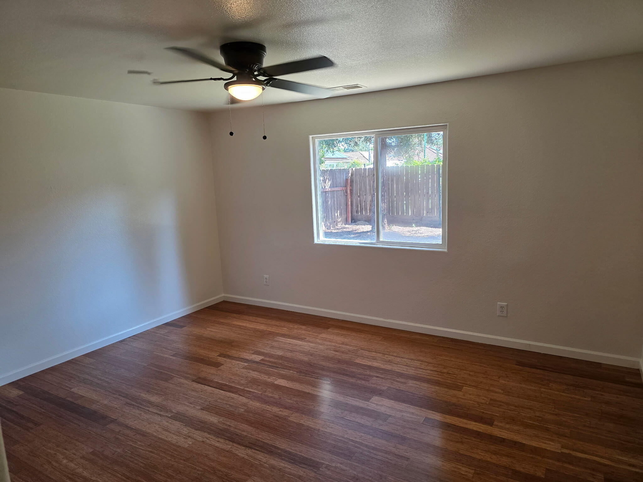 4011 E Oak Ave, Visalia, CA 93292