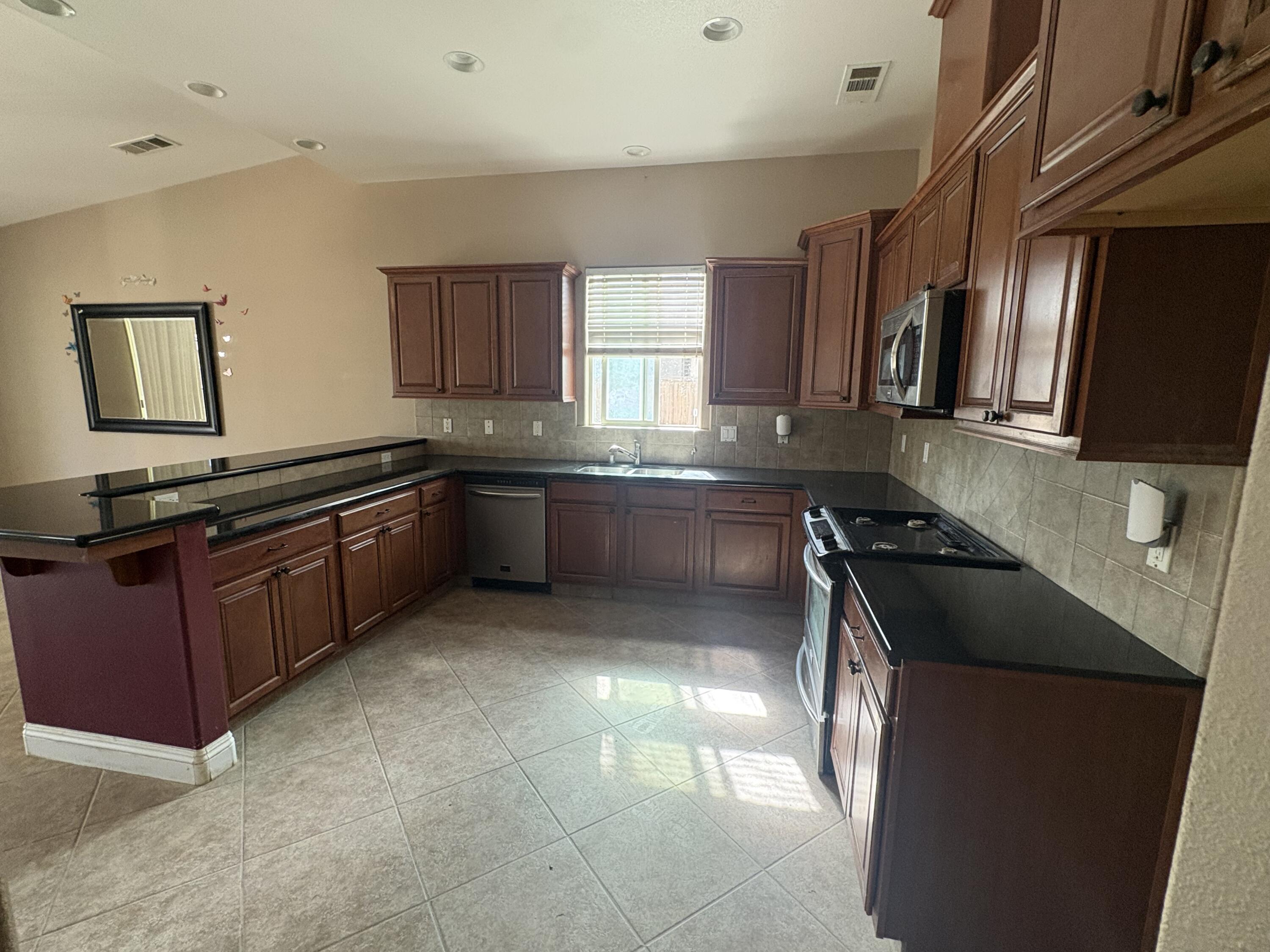 2697 Doral Ct, Tulare, CA 93274
