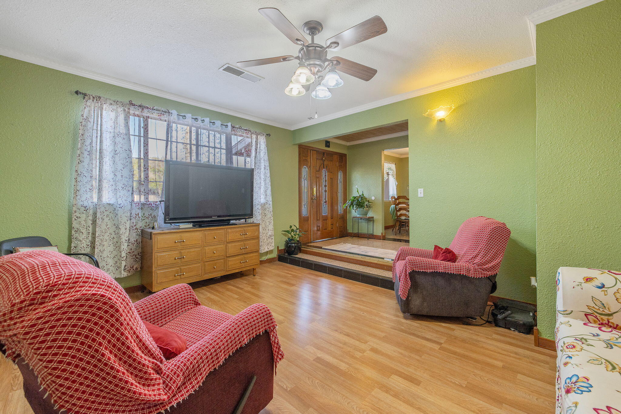 11 S Byron Dr, Lemoore, CA 93245