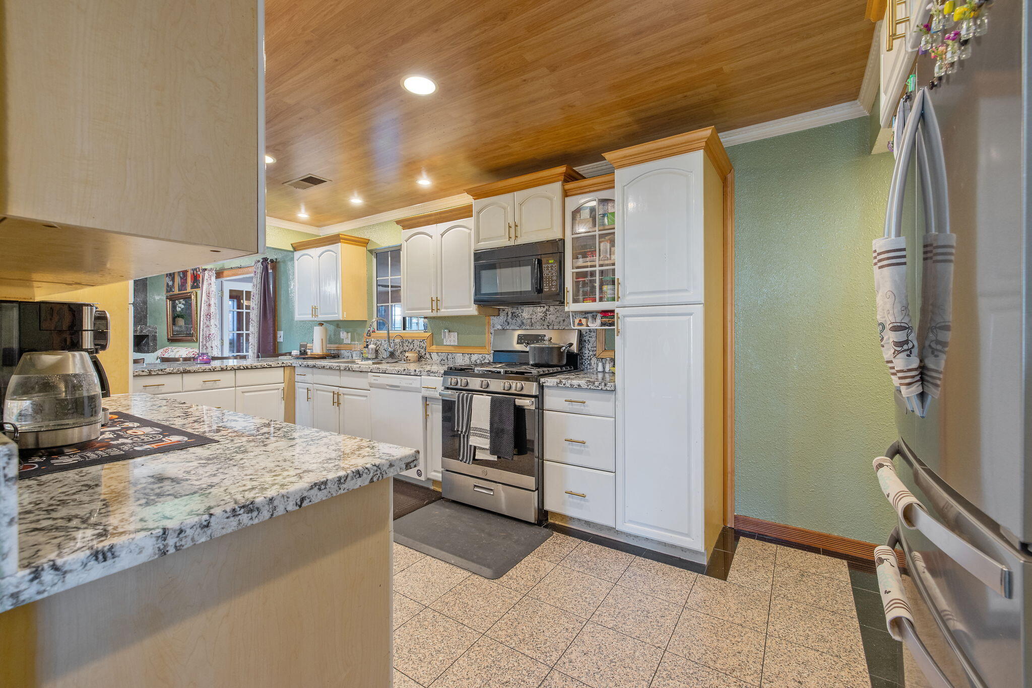 11 S Byron Dr, Lemoore, CA 93245