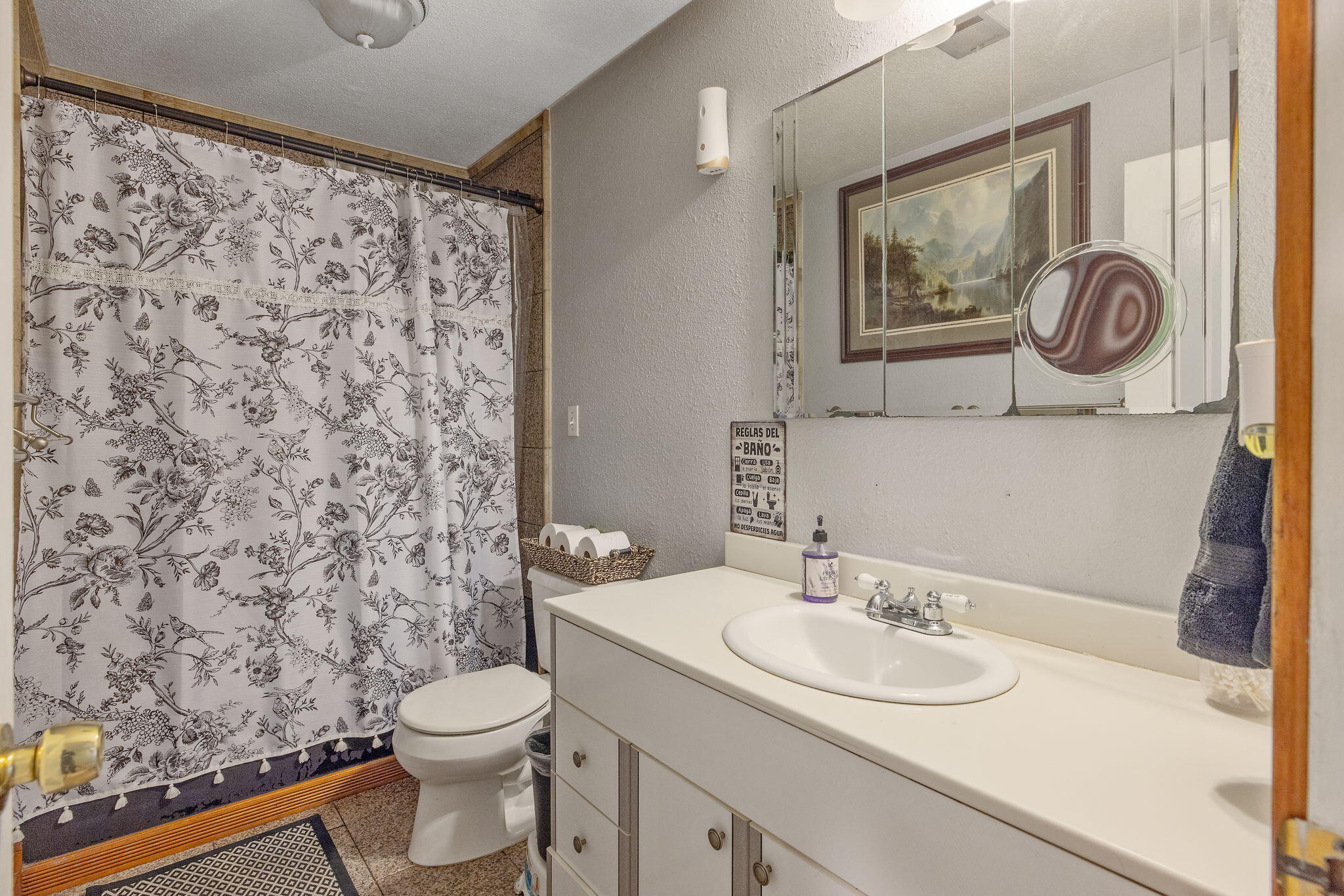 11 S Byron Dr, Lemoore, CA 93245