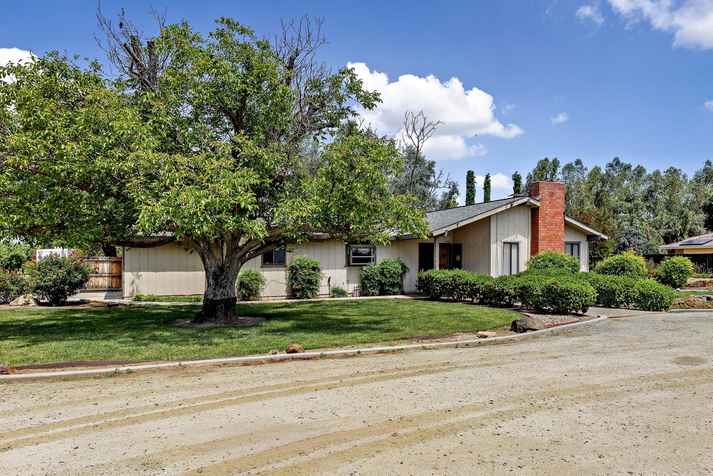12066 Excelsior Ave, Hanford, CA 93230