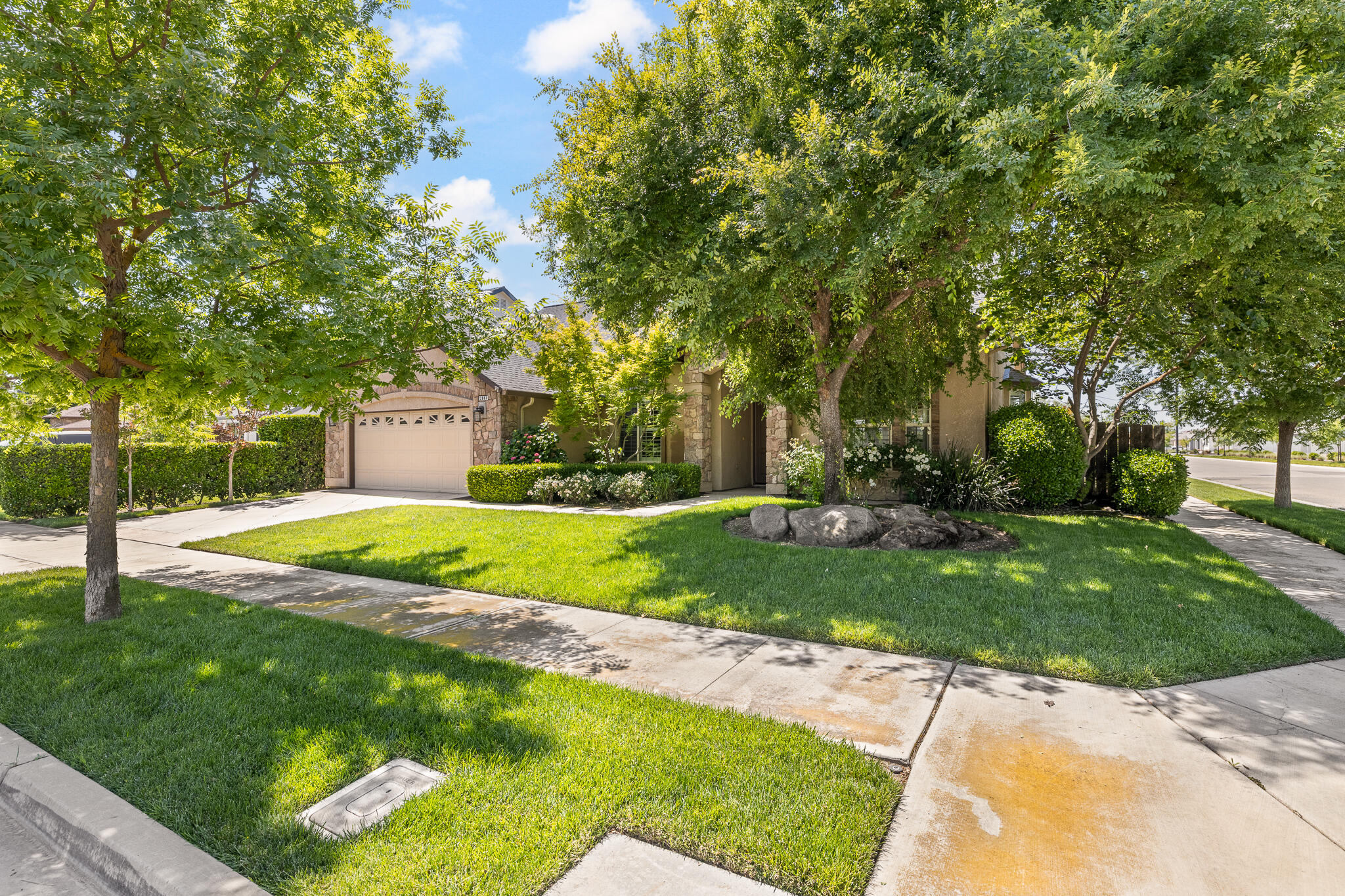 2883 22nd Ct, Kingsburg, CA 93631