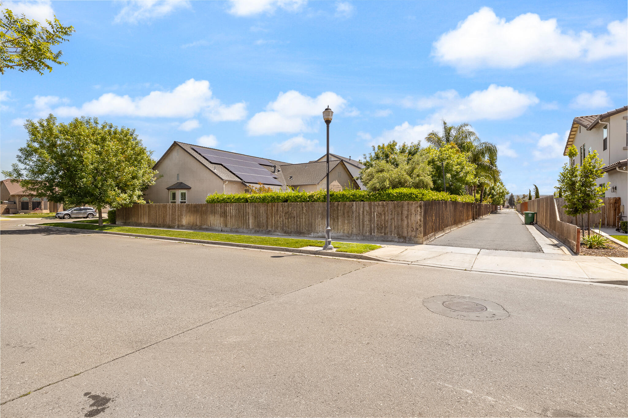 2883 22nd Ct, Kingsburg, CA 93631