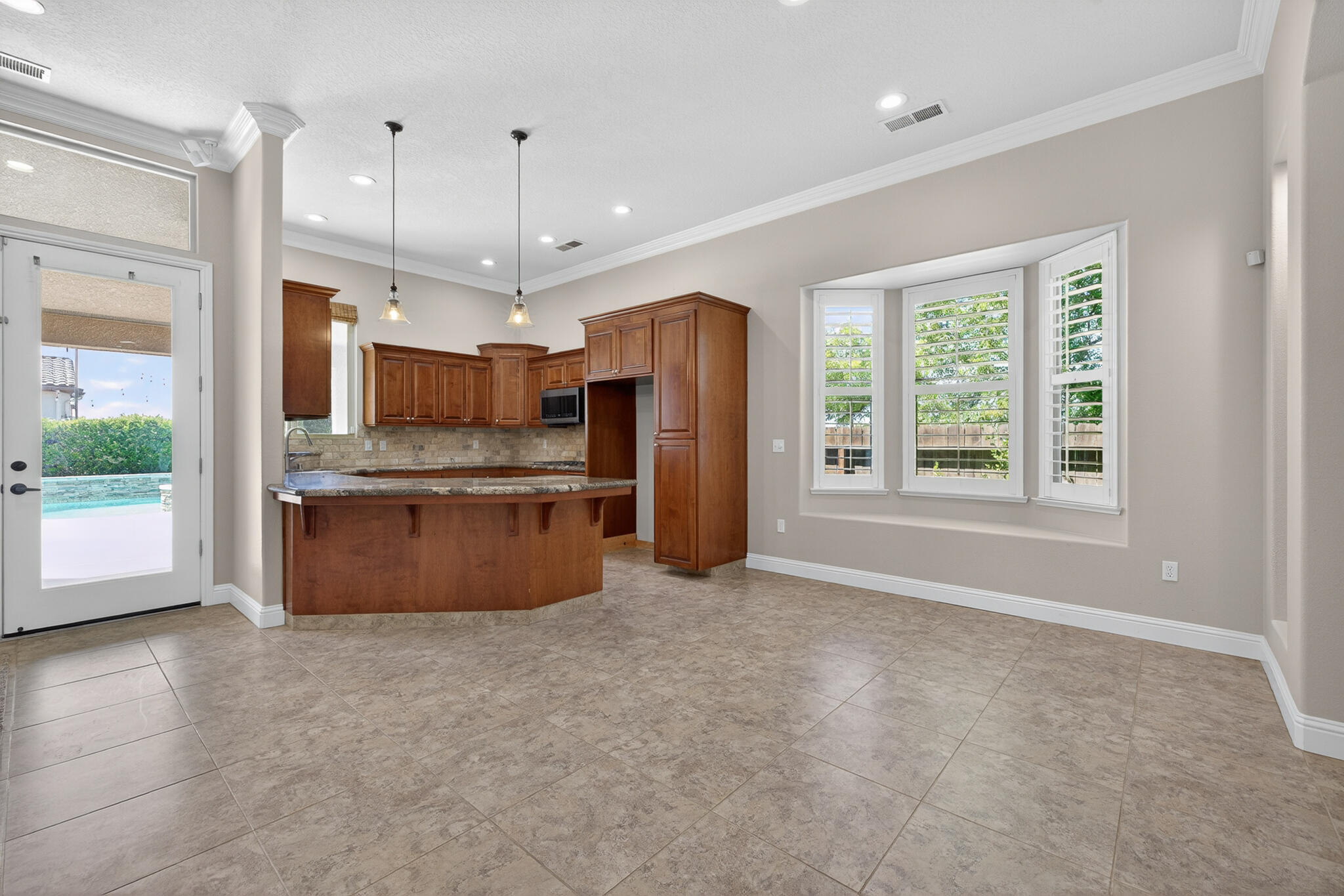 2883 22nd Ct, Kingsburg, CA 93631