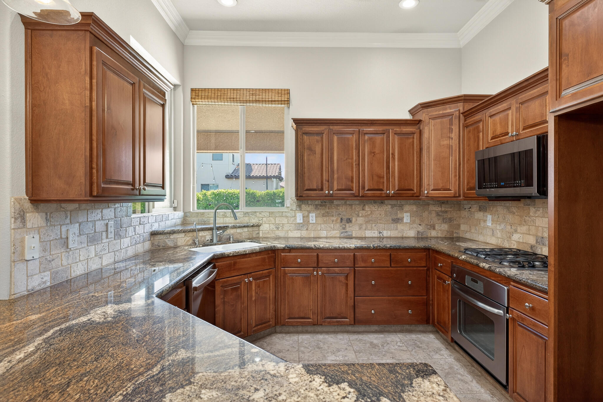 2883 22nd Ct, Kingsburg, CA 93631