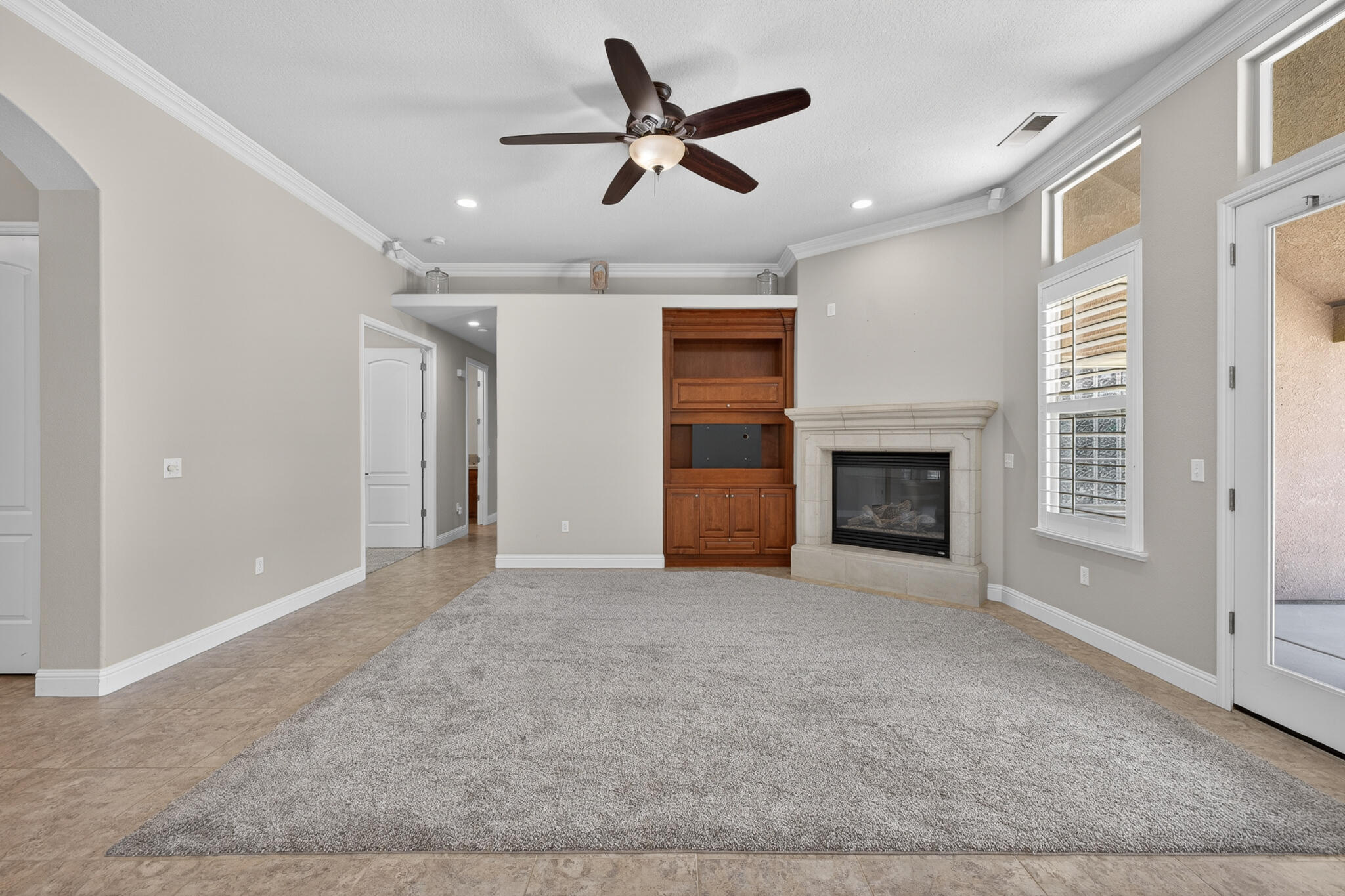 2883 22nd Ct, Kingsburg, CA 93631