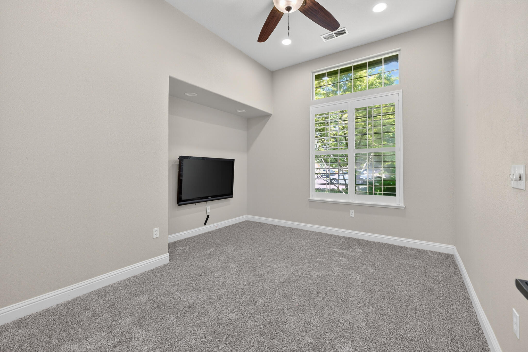 2883 22nd Ct, Kingsburg, CA 93631