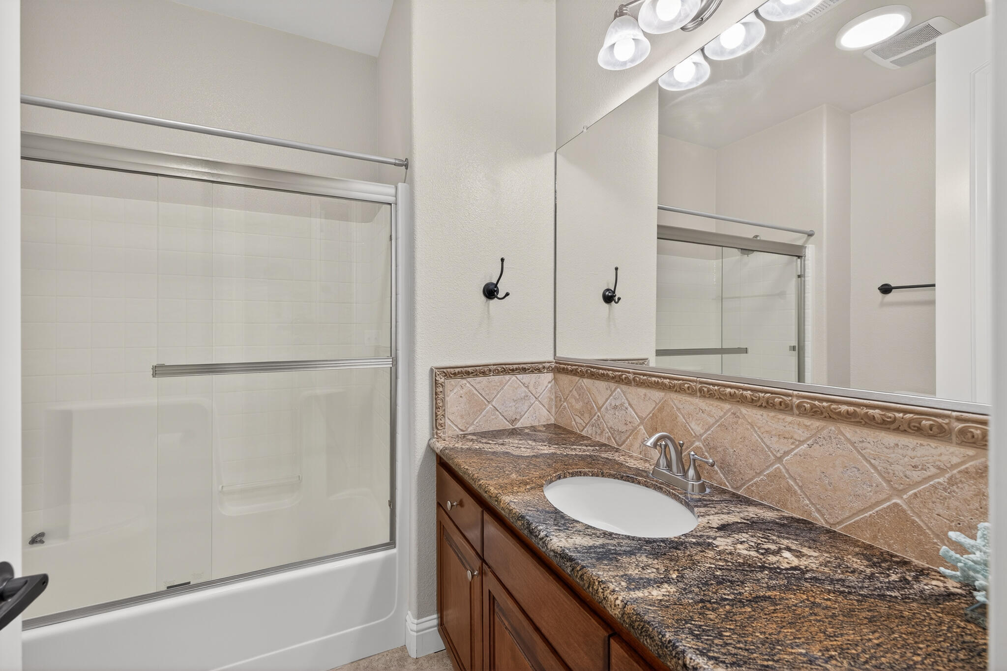 2883 22nd Ct, Kingsburg, CA 93631