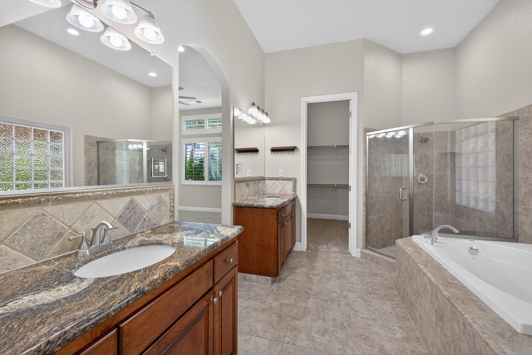 2883 22nd Ct, Kingsburg, CA 93631
