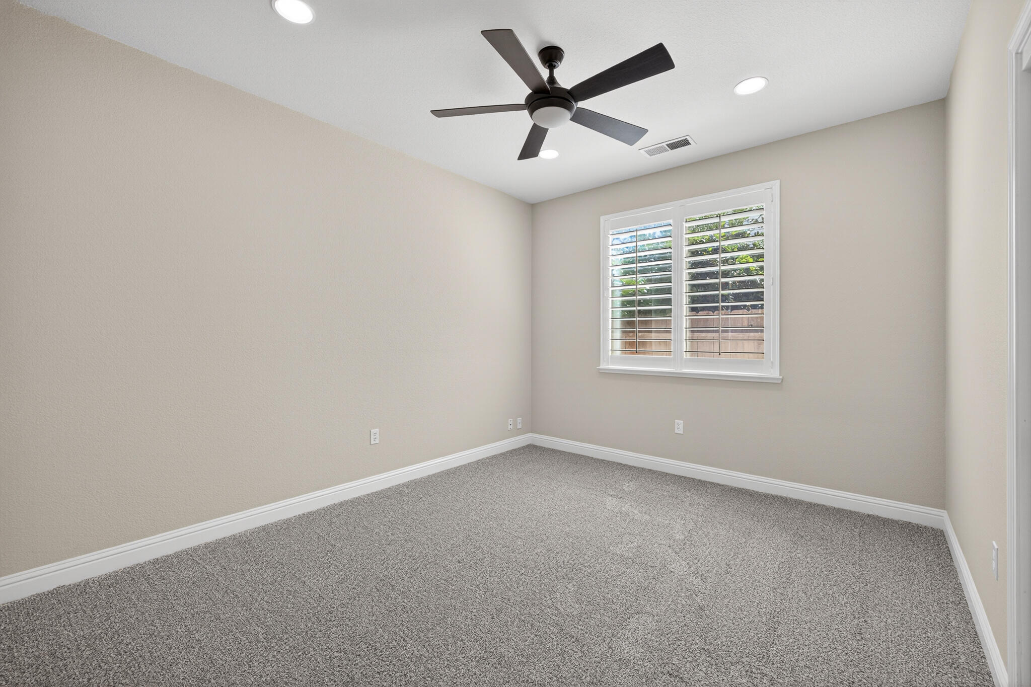 2883 22nd Ct, Kingsburg, CA 93631