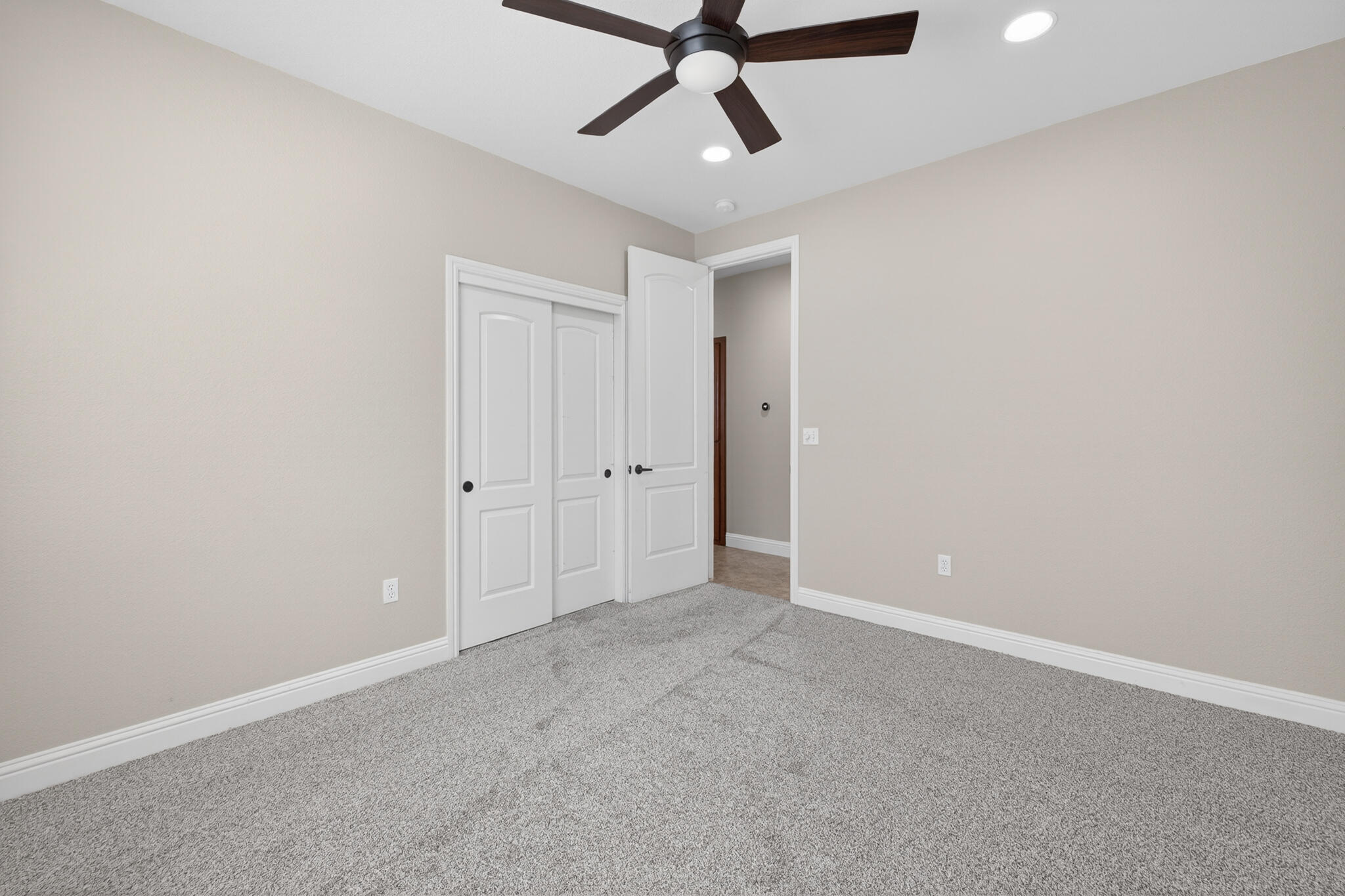 2883 22nd Ct, Kingsburg, CA 93631