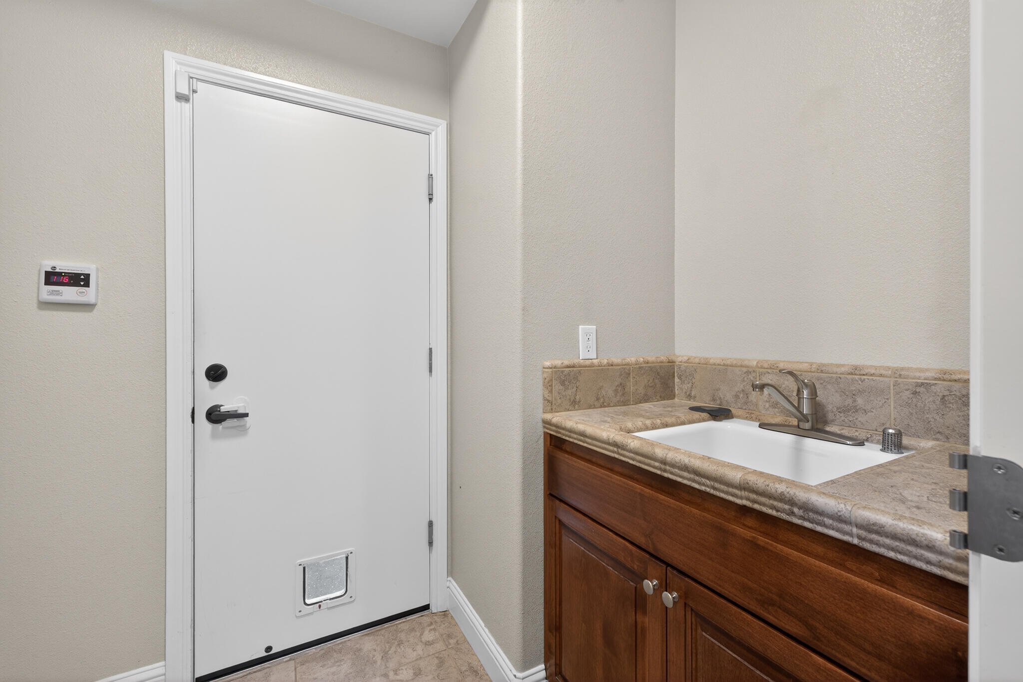 2883 22nd Ct, Kingsburg, CA 93631