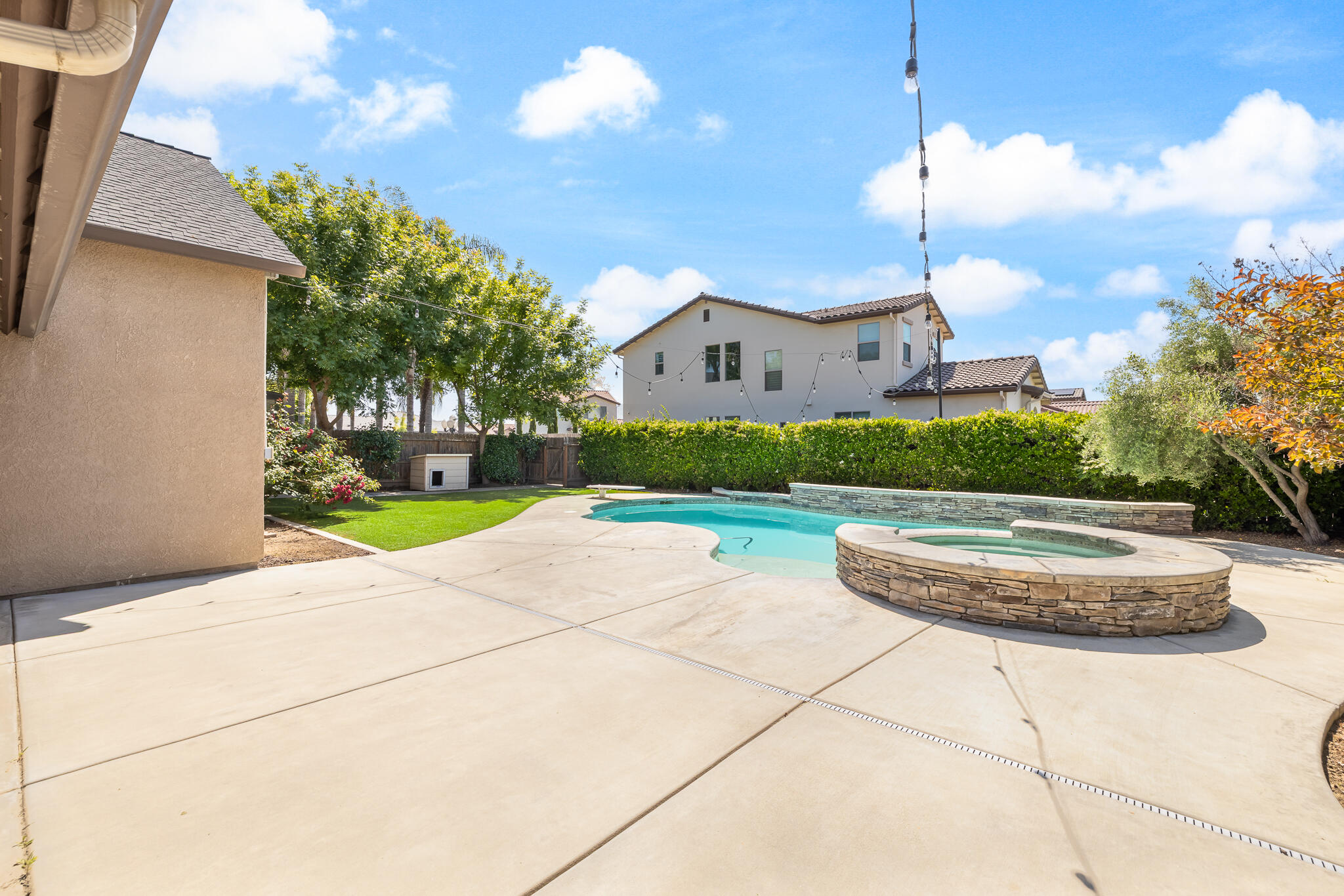 2883 22nd Ct, Kingsburg, CA 93631