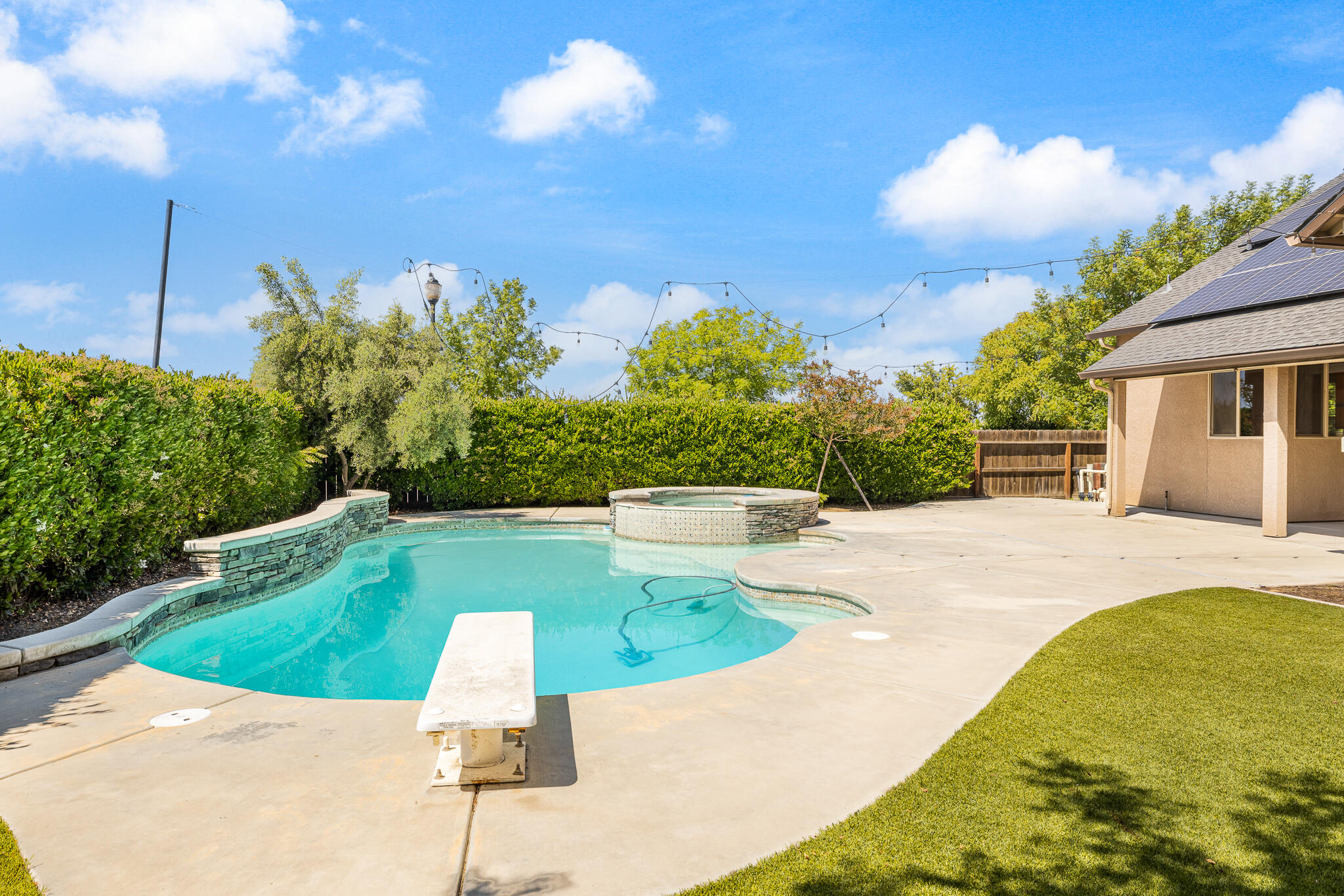 2883 22nd Ct, Kingsburg, CA 93631