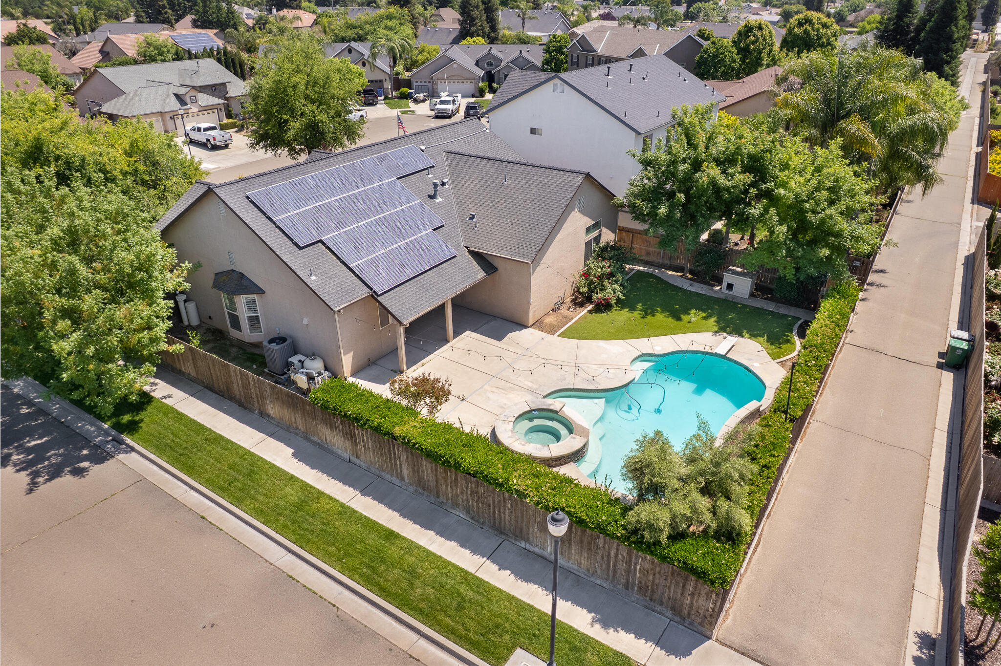 2883 22nd Ct, Kingsburg, CA 93631