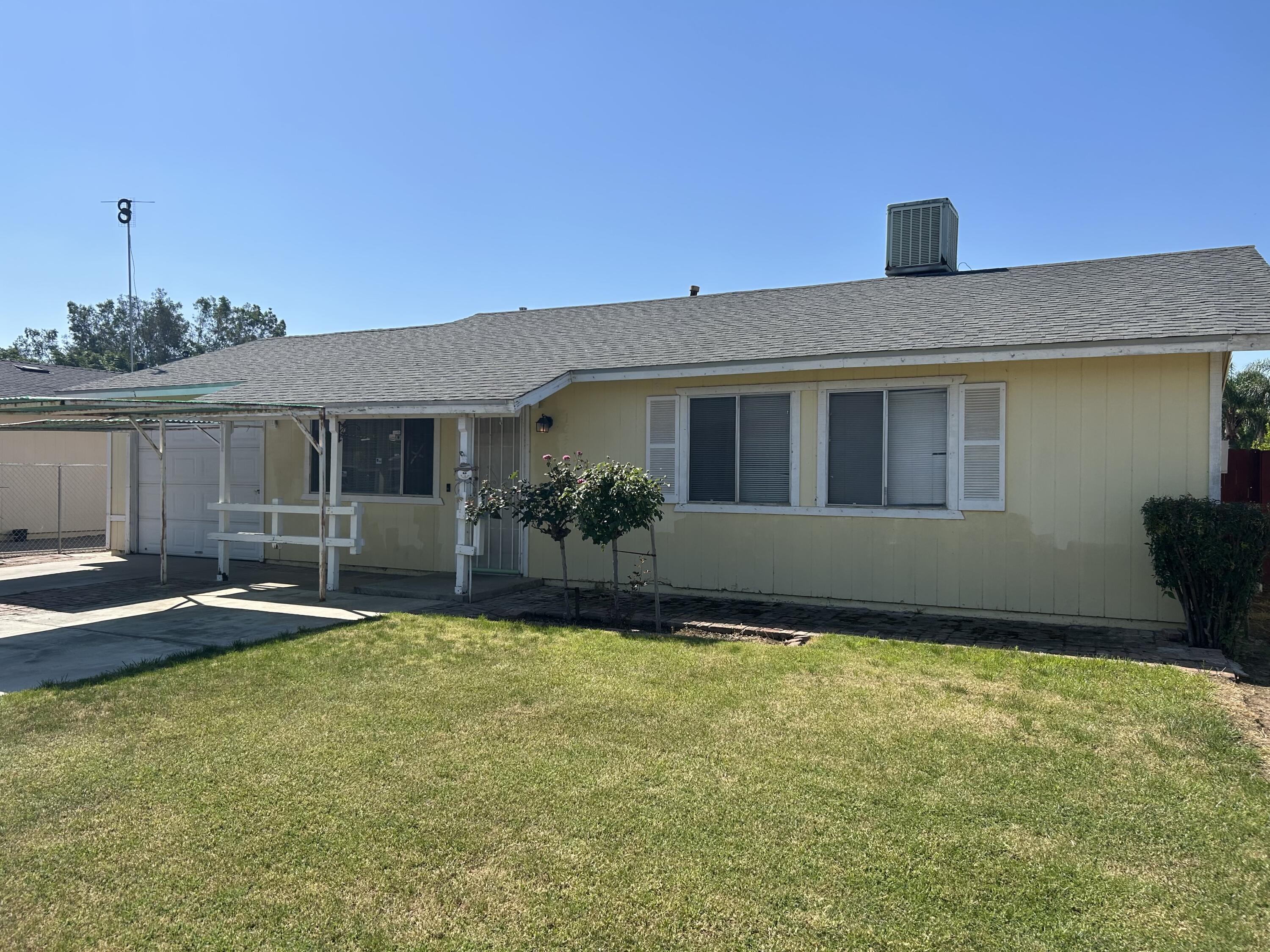 12561 Aceves Ave, Orosi, CA 93647