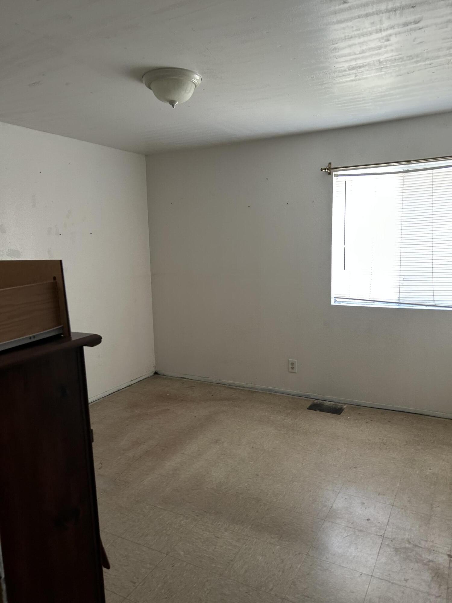 12561 Aceves Ave, Orosi, CA 93647