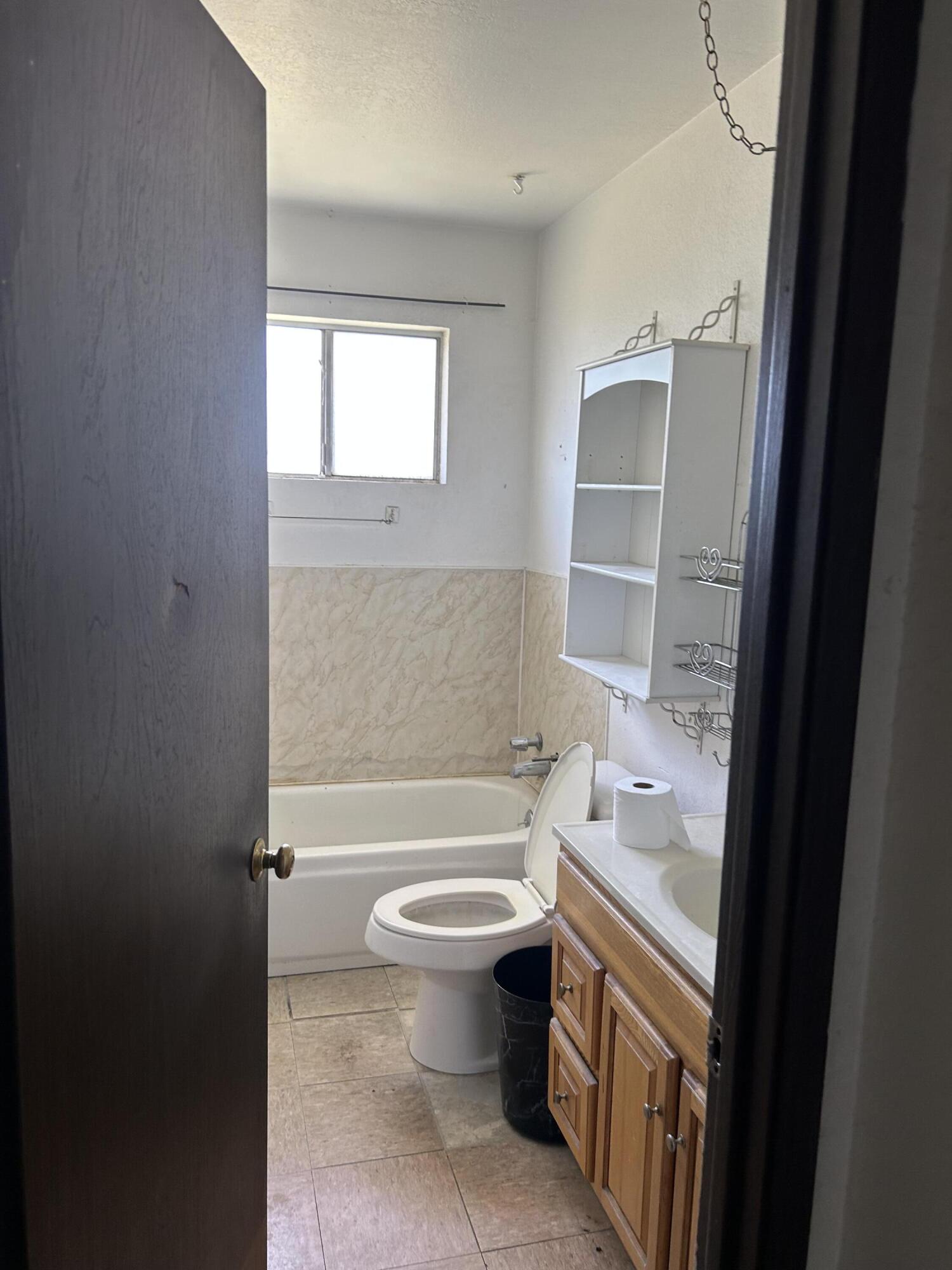 12561 Aceves Ave, Orosi, CA 93647