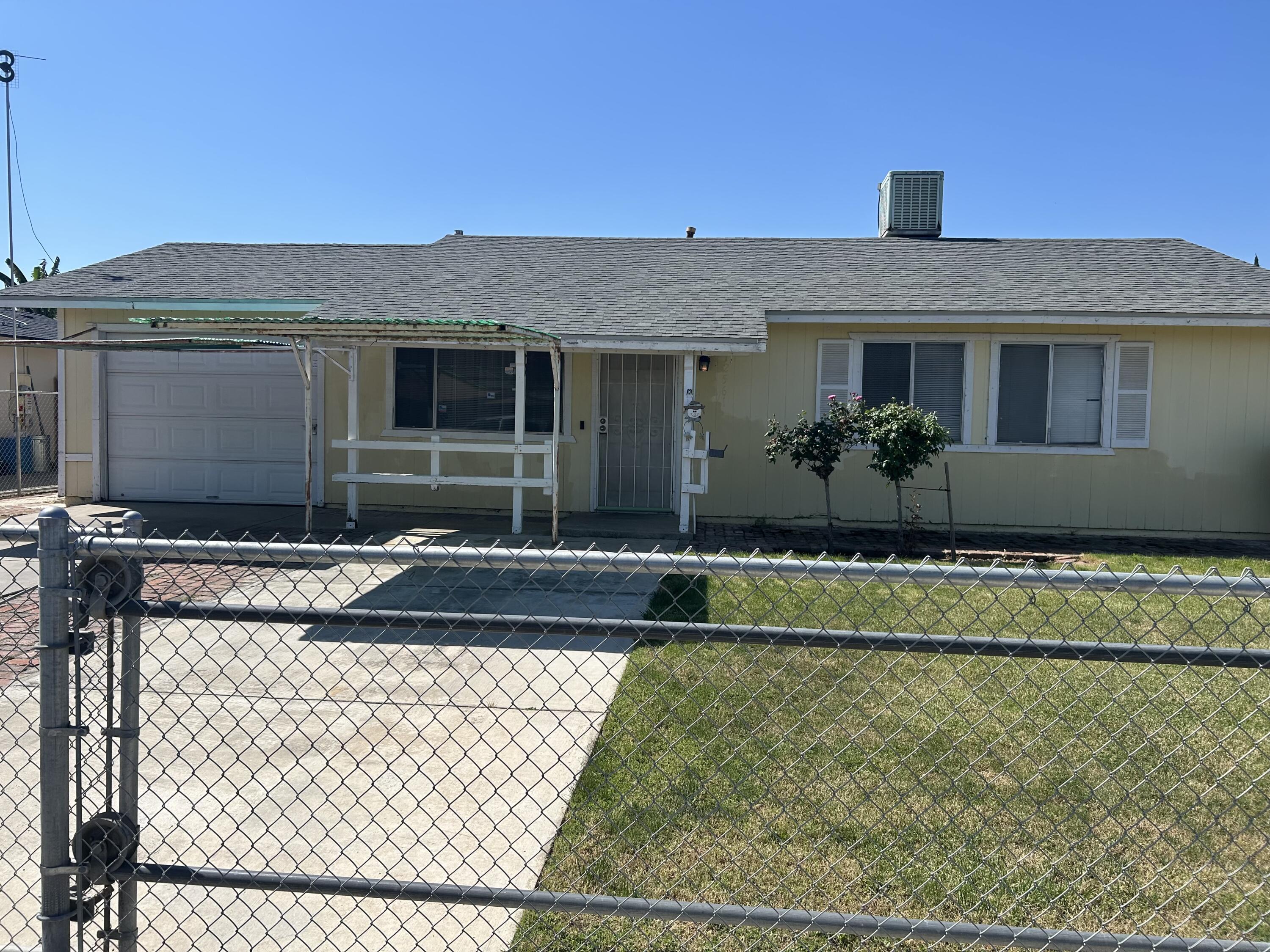 12561 Aceves Ave, Orosi, CA 93647