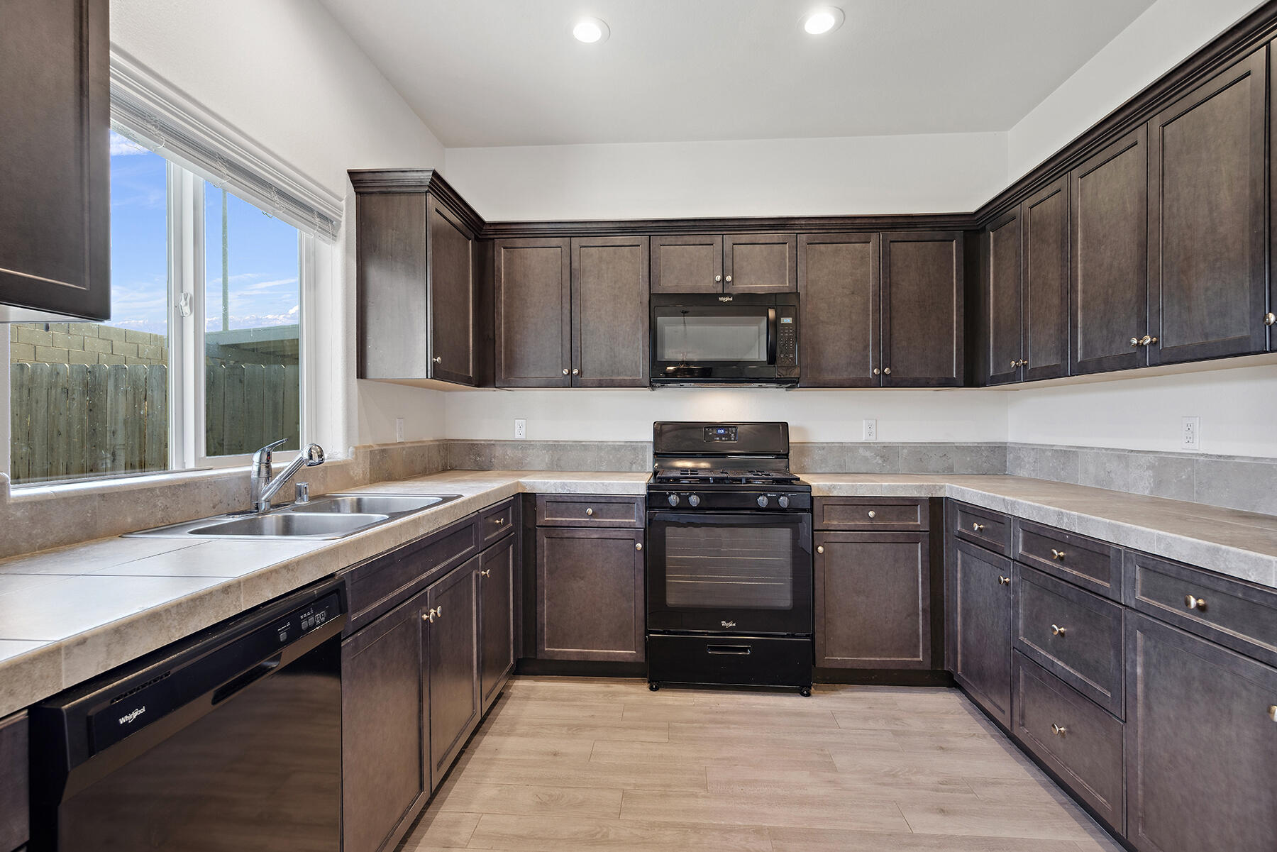 6258 Oak Crest Ave, Visalia, CA 93291