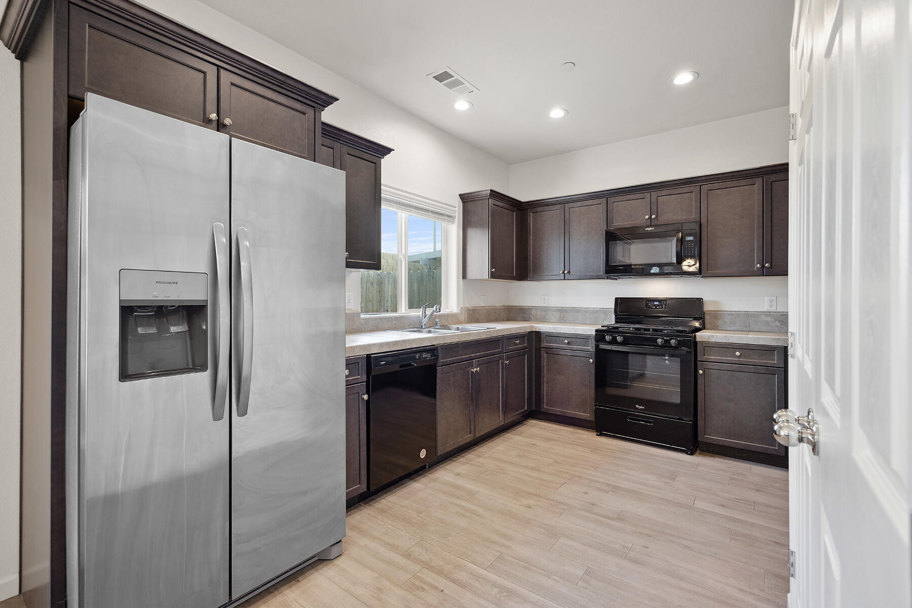 6258 Oak Crest Ave, Visalia, CA 93291