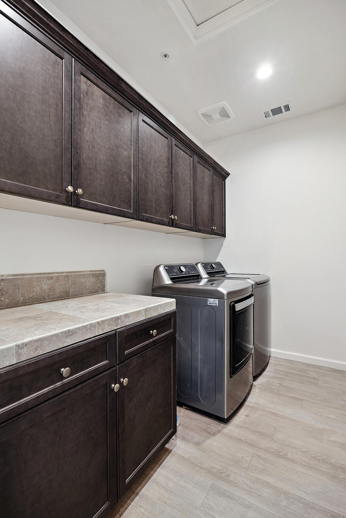 6258 Oak Crest Ave, Visalia, CA 93291