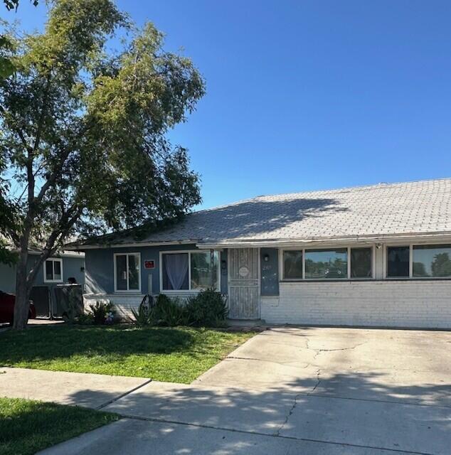 2305 E Shields Ave, Fresno, CA 93726