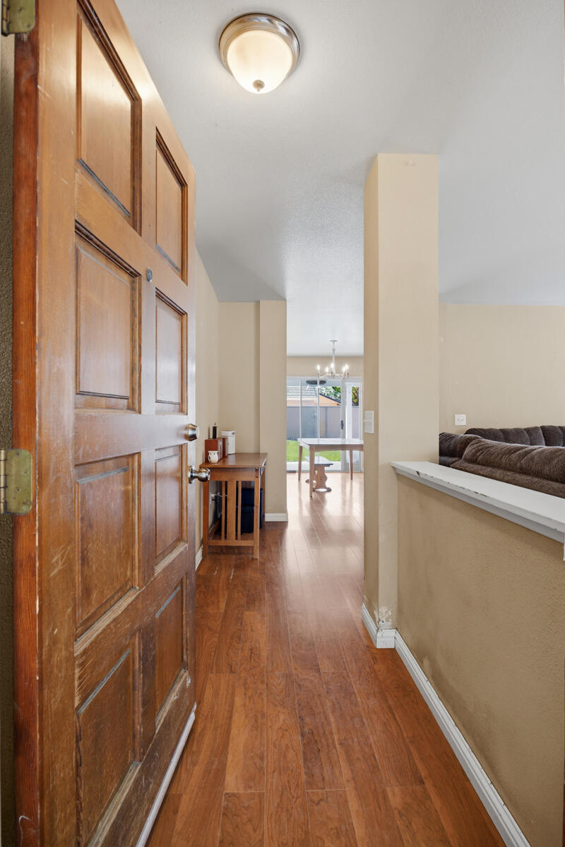 281 Somerset Dr, Lemoore, CA 93245