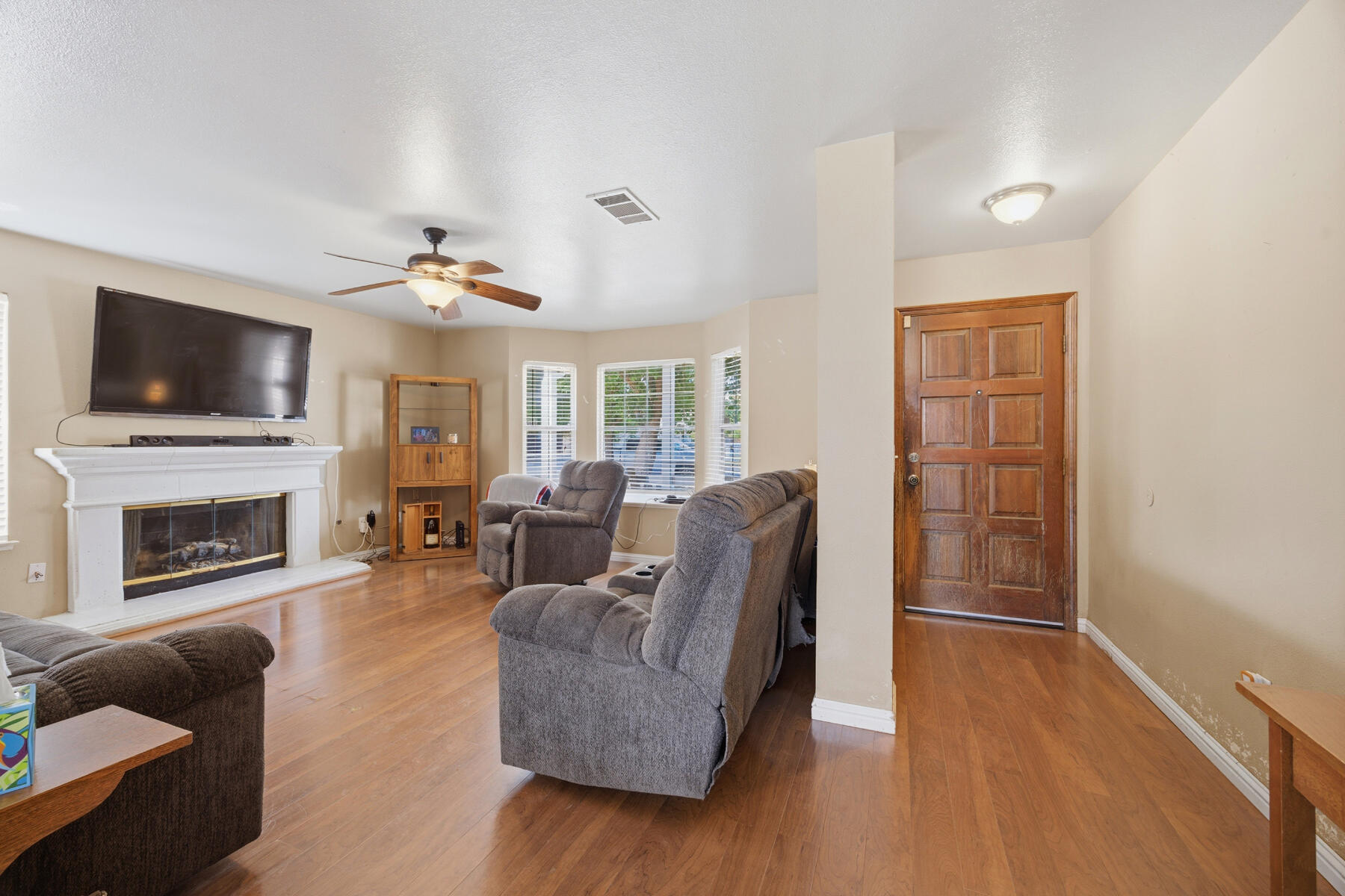 281 Somerset Dr, Lemoore, CA 93245