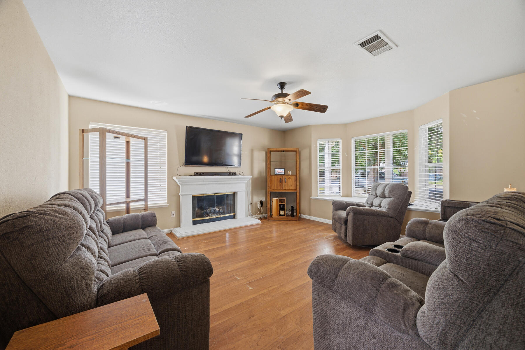 281 Somerset Dr, Lemoore, CA 93245