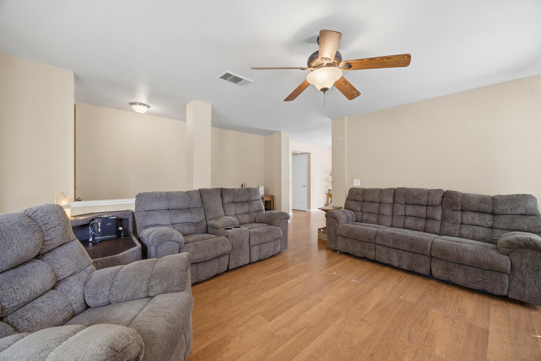 281 Somerset Dr, Lemoore, CA 93245
