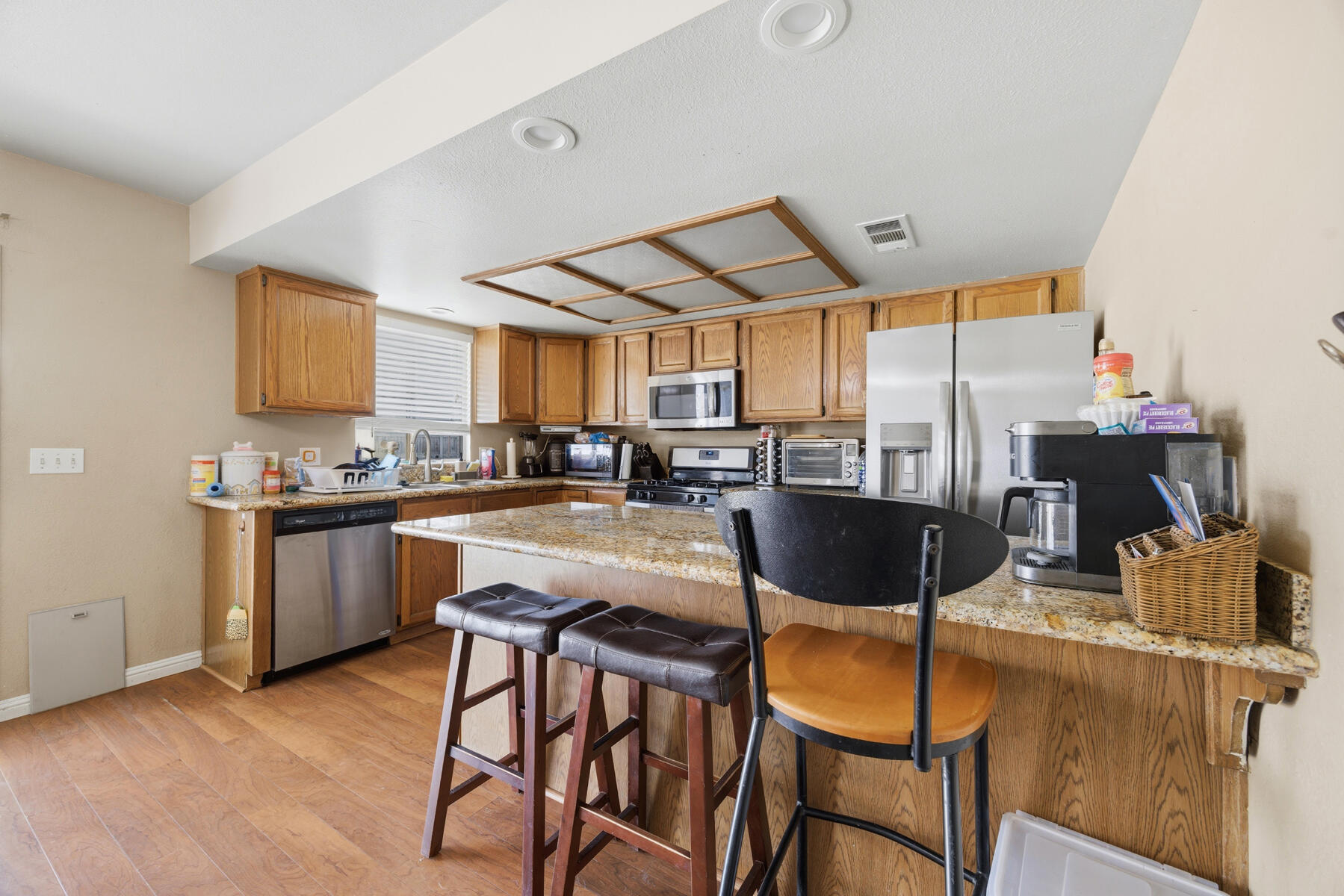 281 Somerset Dr, Lemoore, CA 93245