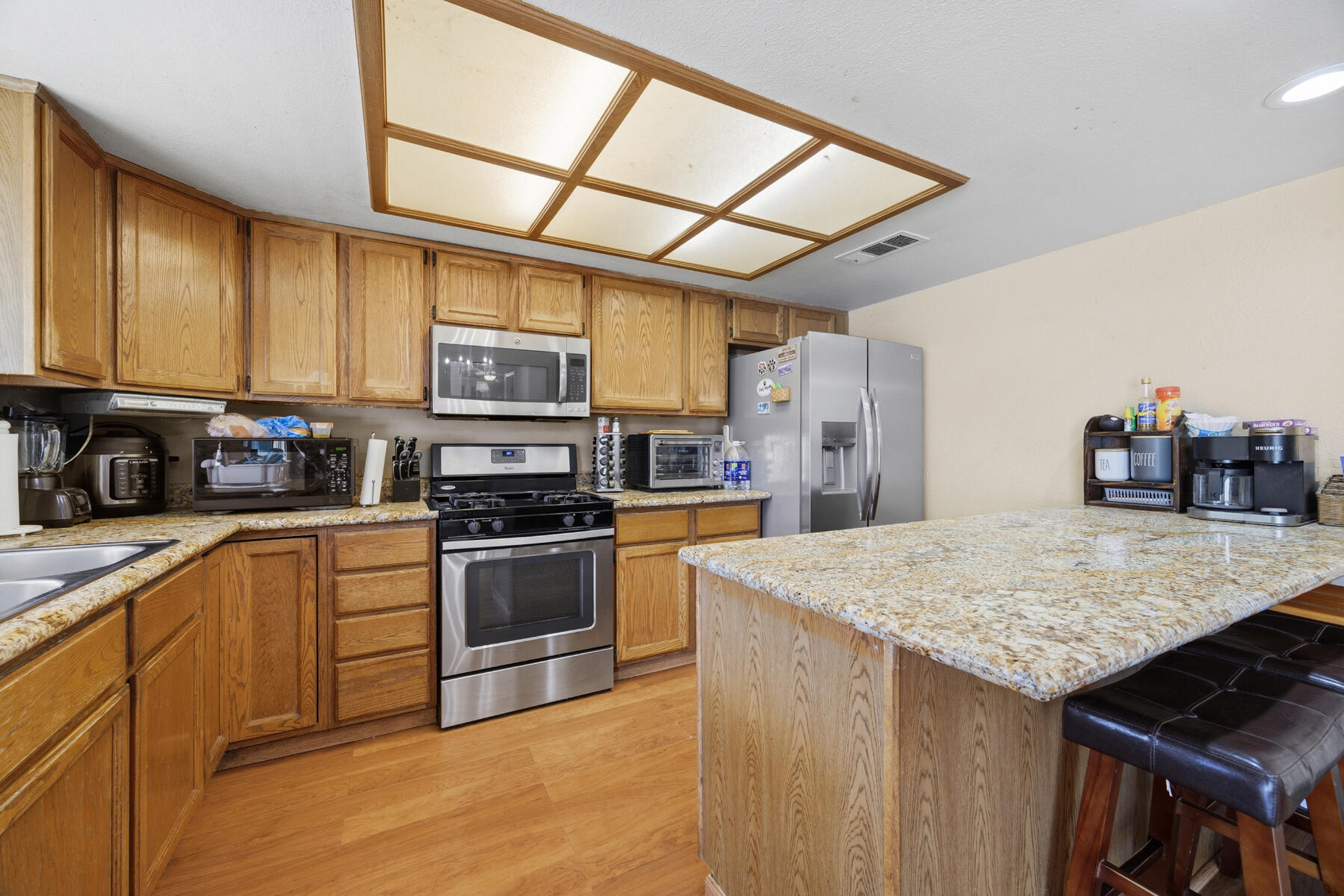 281 Somerset Dr, Lemoore, CA 93245