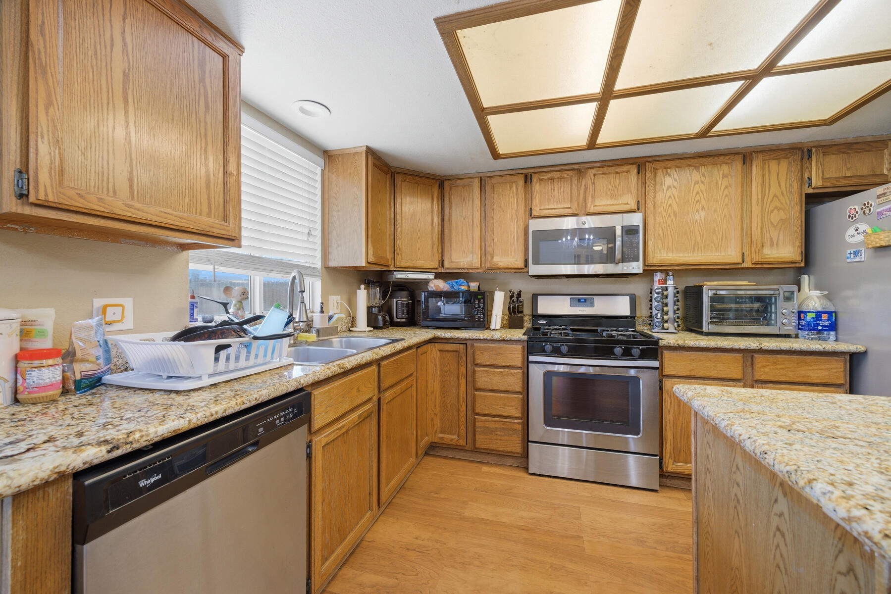 281 Somerset Dr, Lemoore, CA 93245
