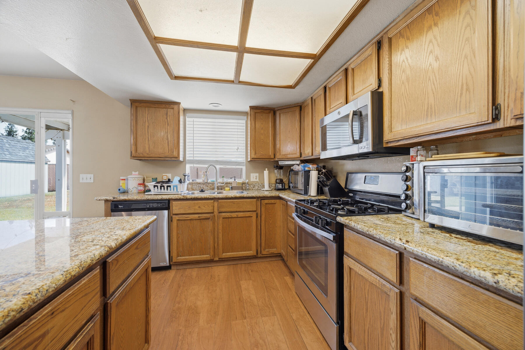 281 Somerset Dr, Lemoore, CA 93245