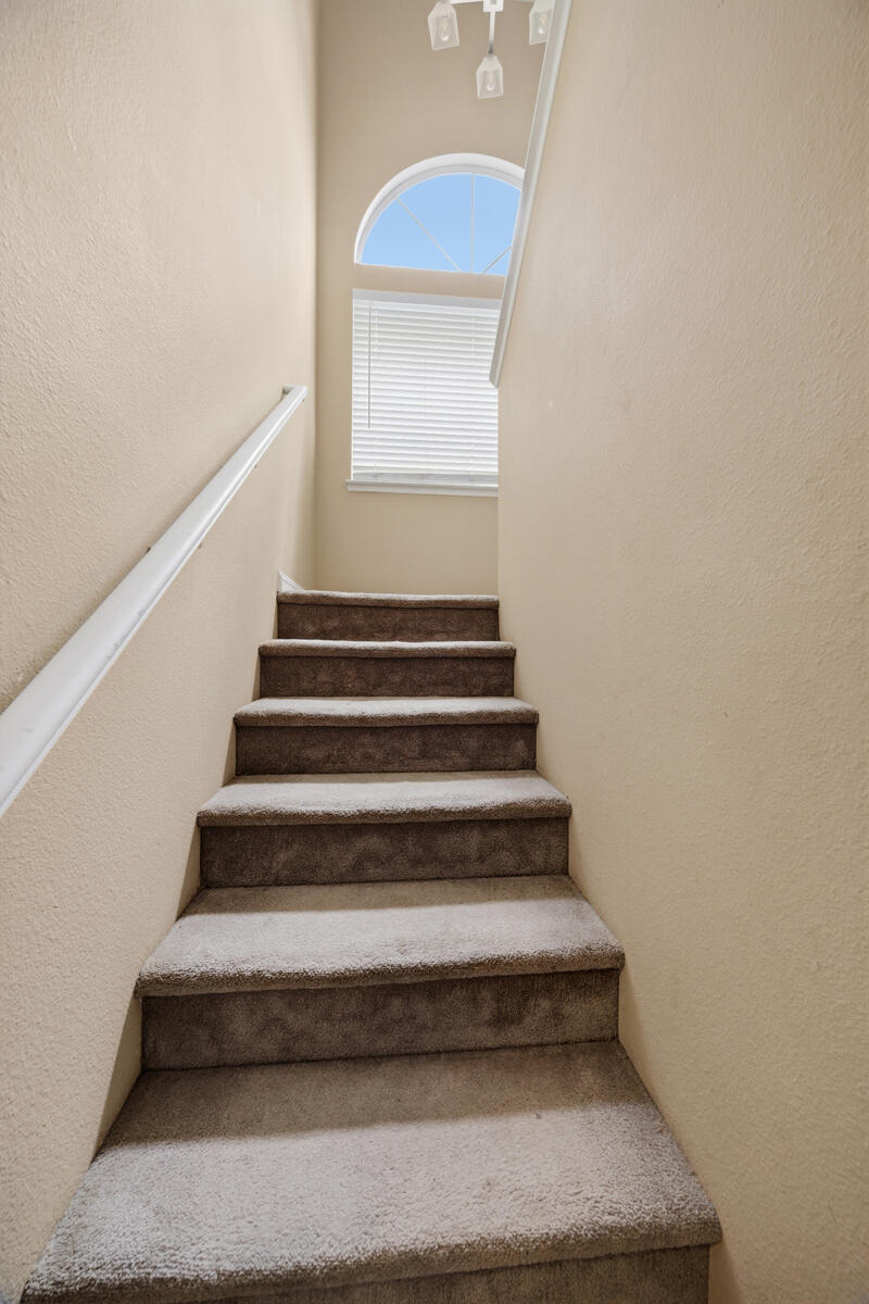 281 Somerset Dr, Lemoore, CA 93245