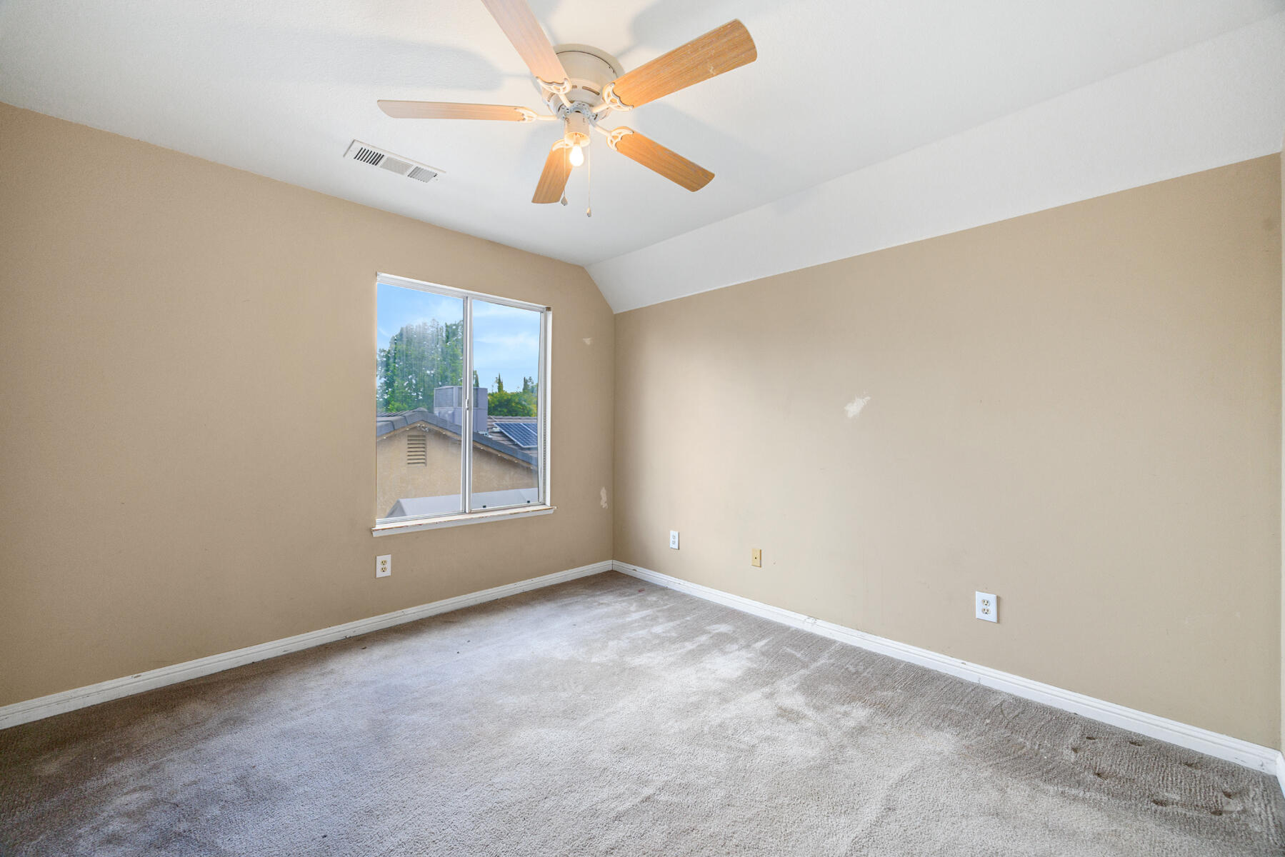 281 Somerset Dr, Lemoore, CA 93245