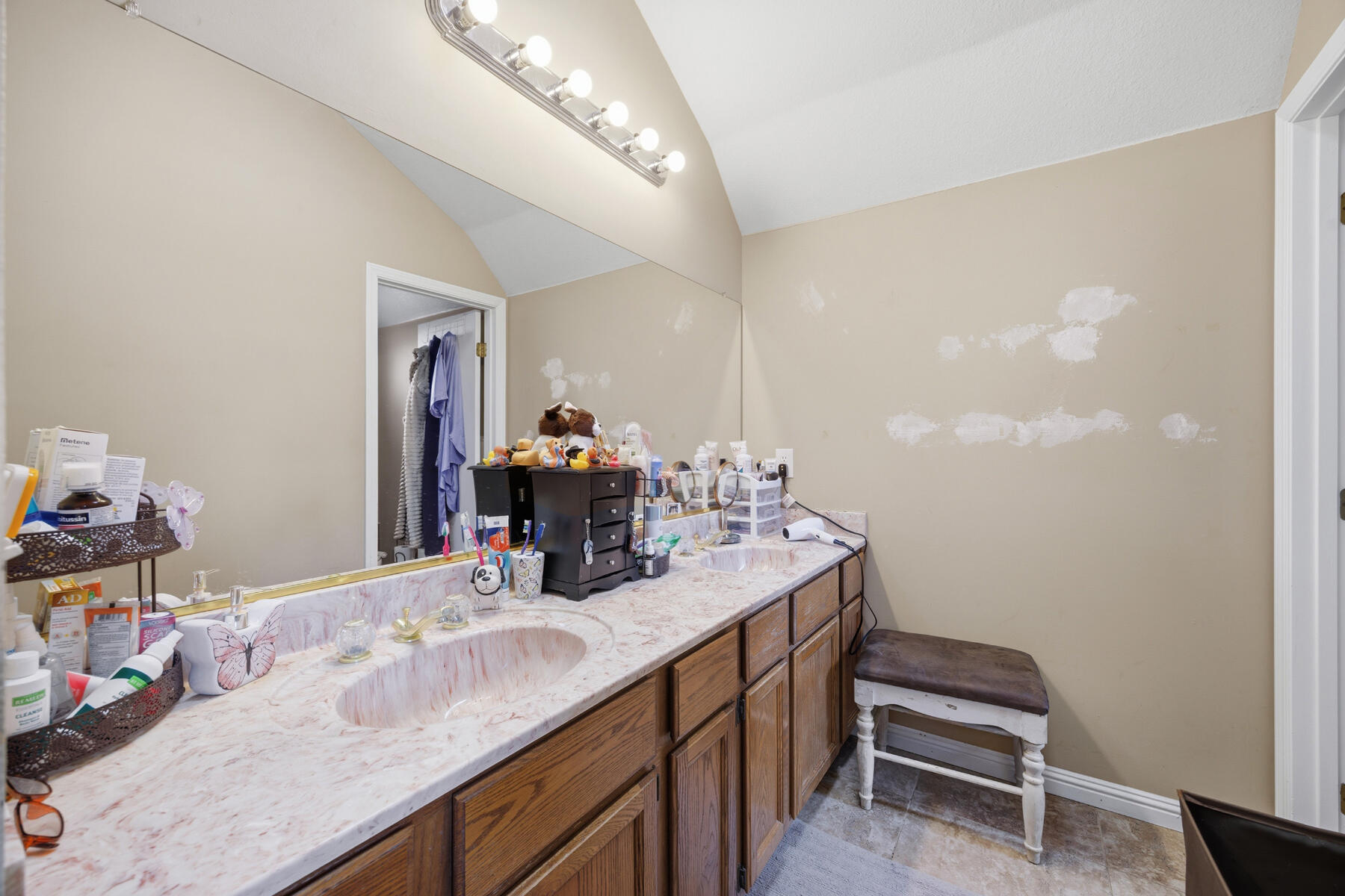 281 Somerset Dr, Lemoore, CA 93245