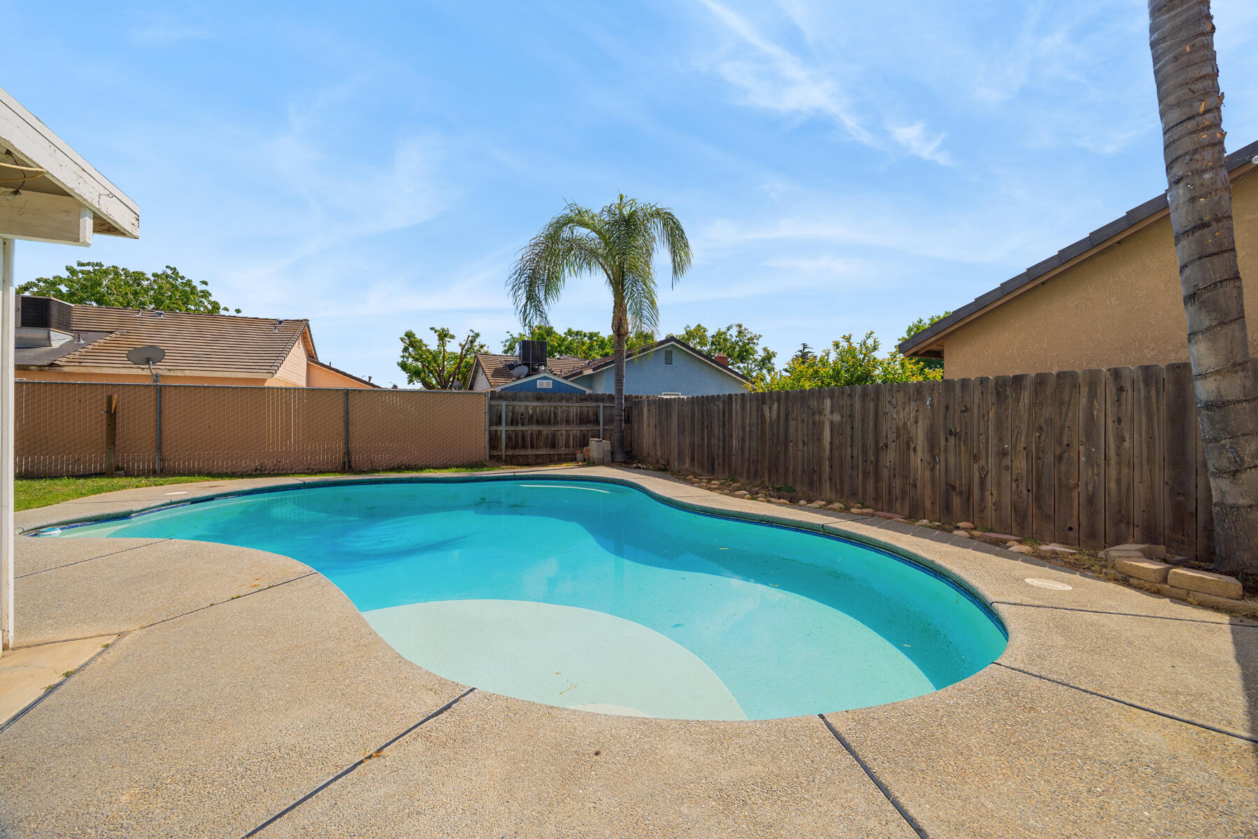 281 Somerset Dr, Lemoore, CA 93245