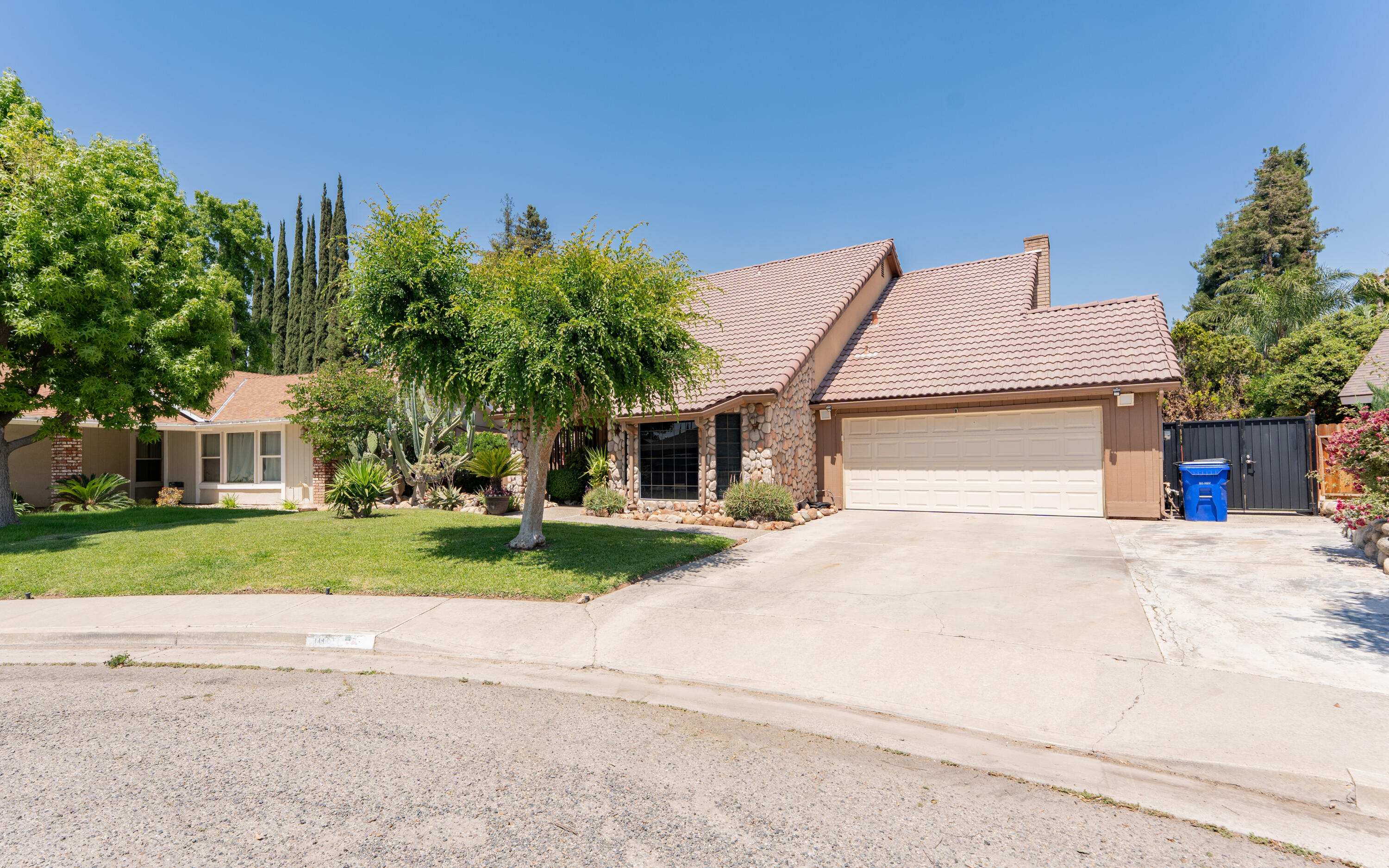 1490 Nancy Cir, Porterville, CA 93257