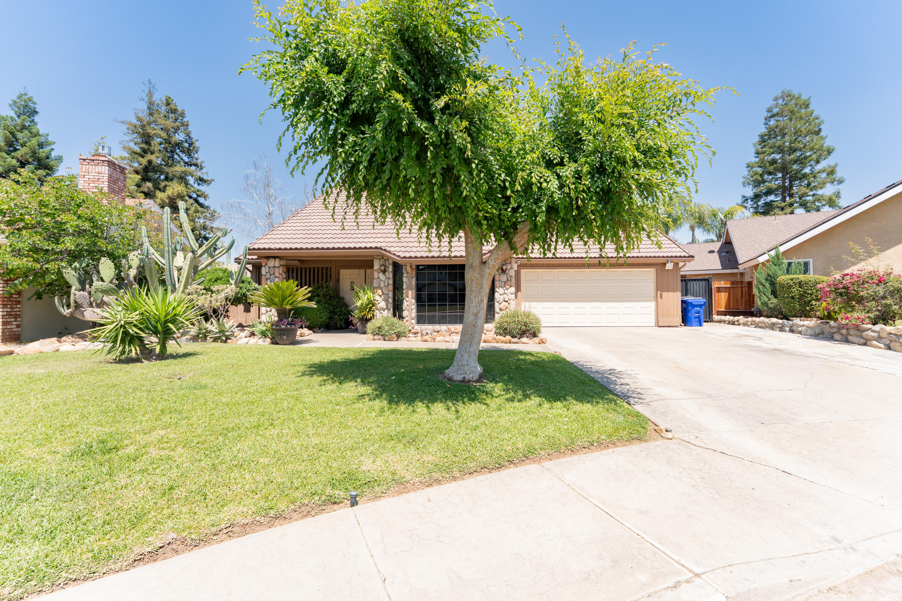 1490 Nancy Cir, Porterville, CA 93257