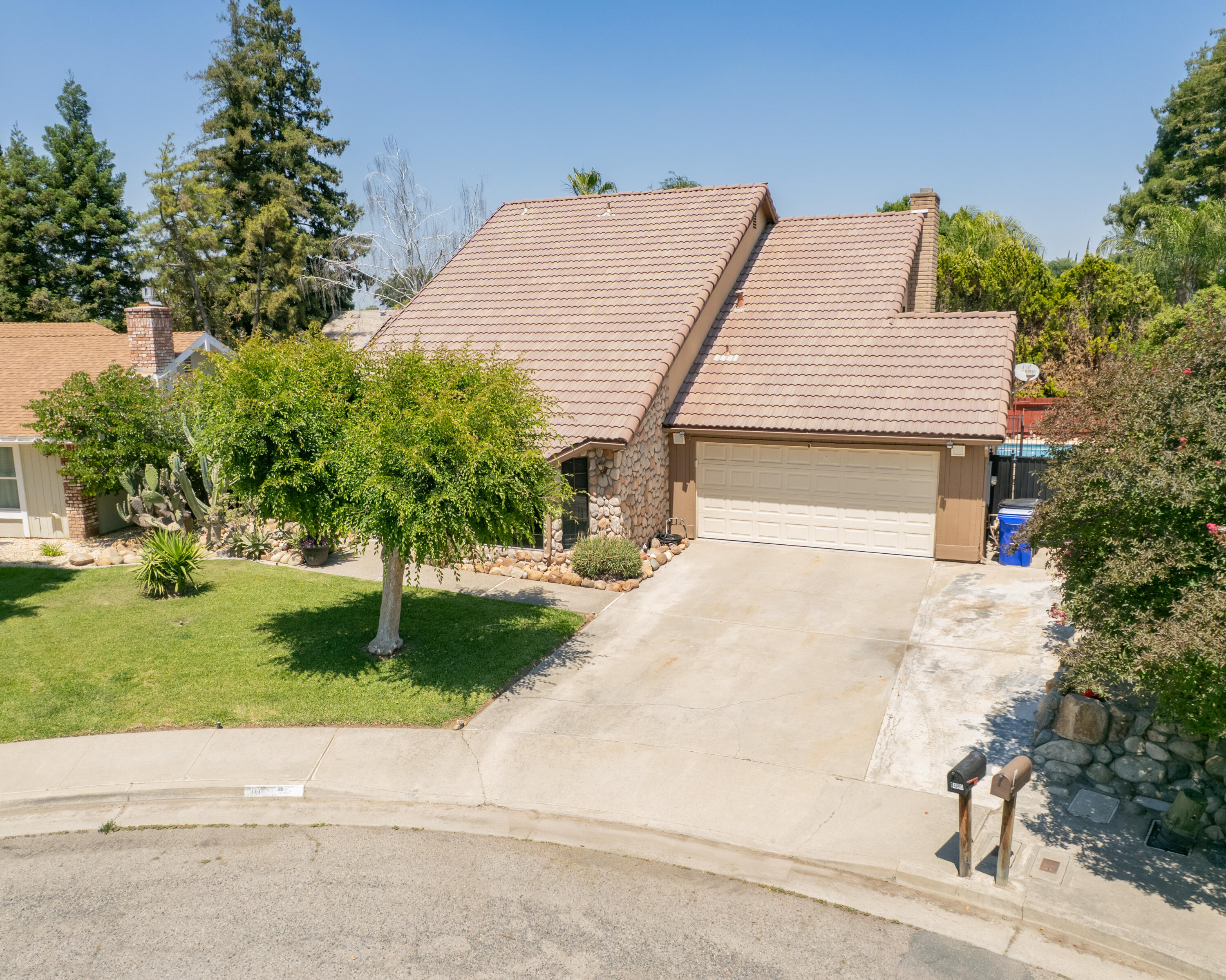 1490 Nancy Cir, Porterville, CA 93257