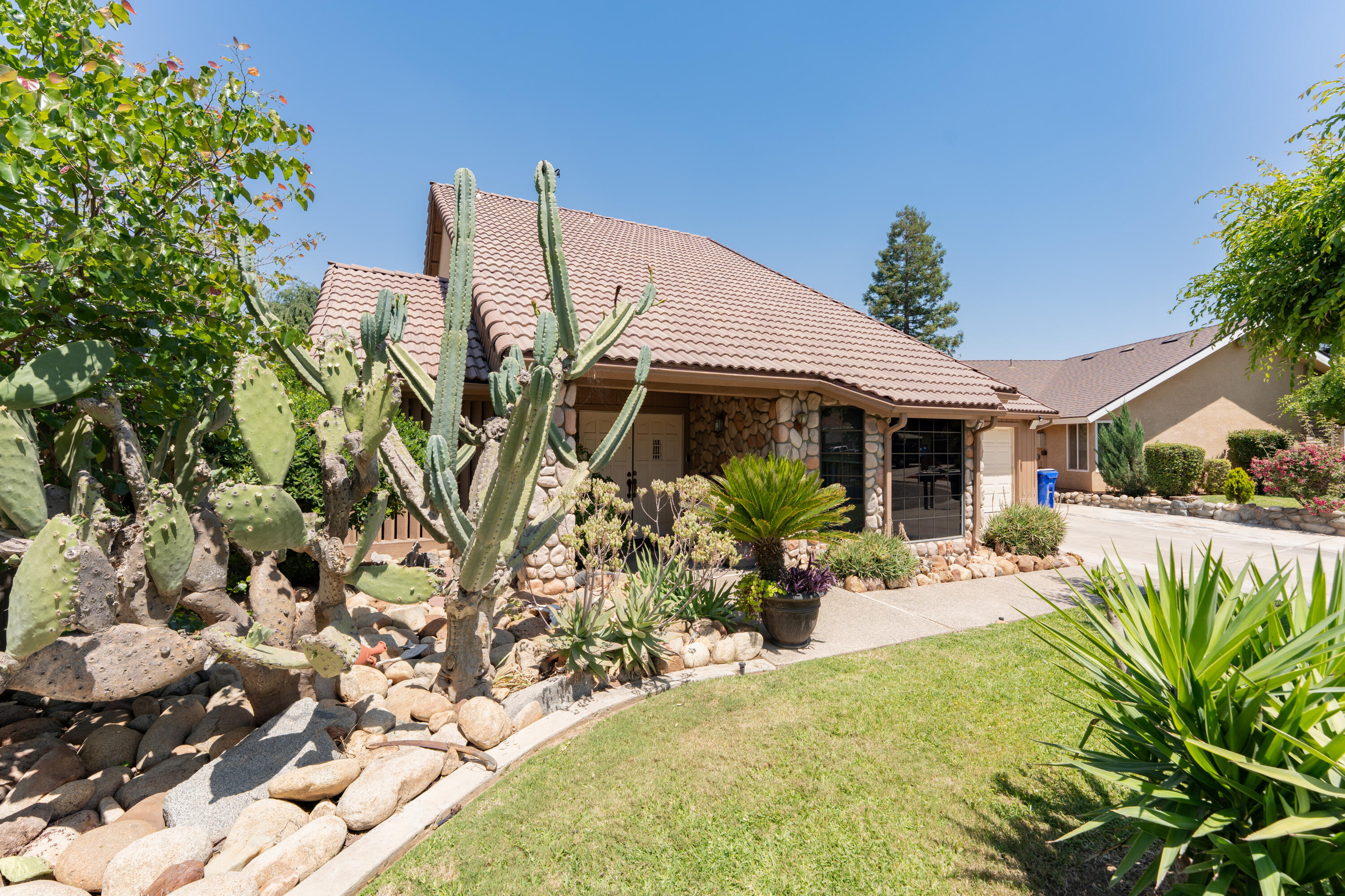 1490 Nancy Cir, Porterville, CA 93257