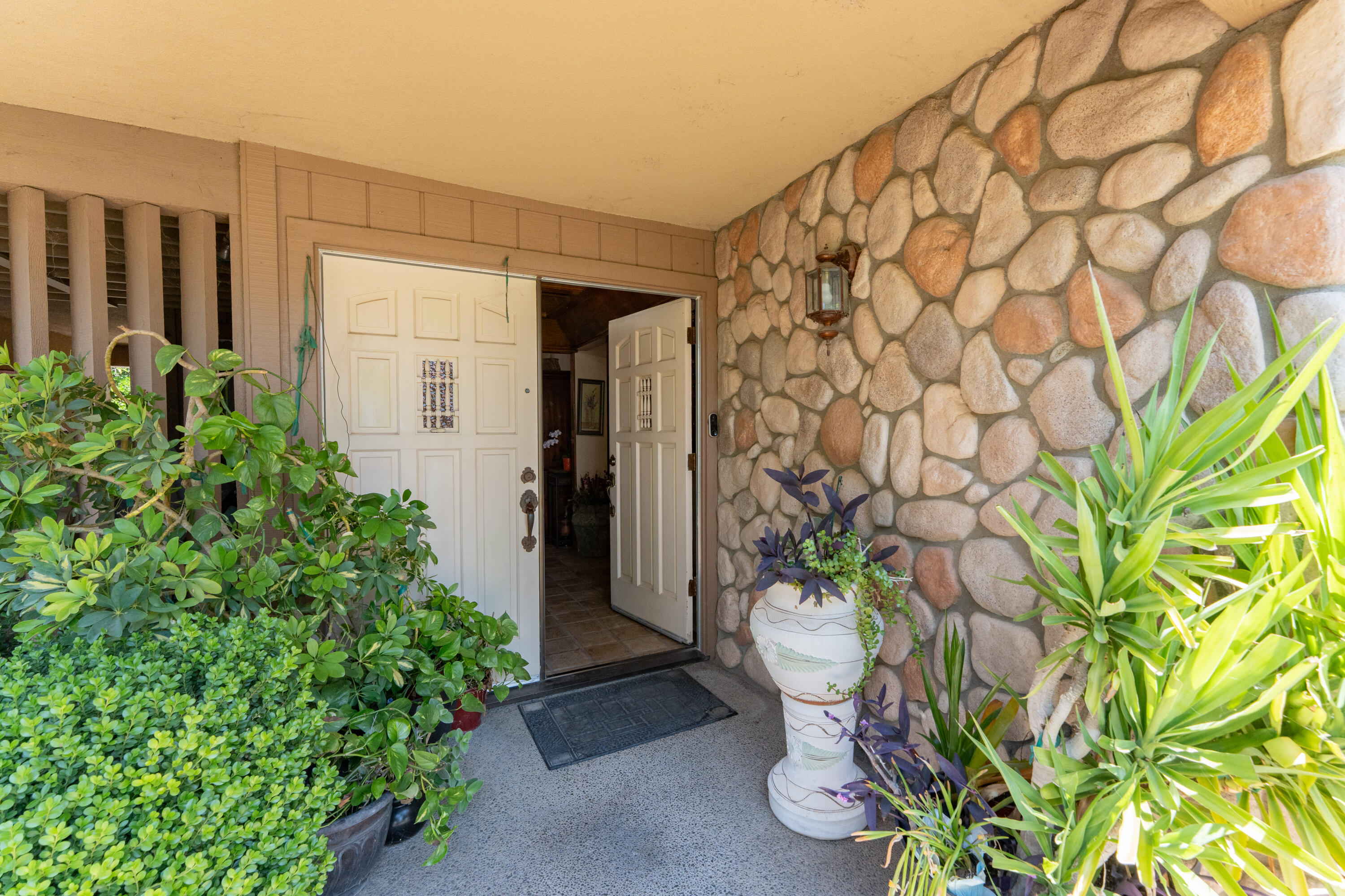 1490 Nancy Cir, Porterville, CA 93257