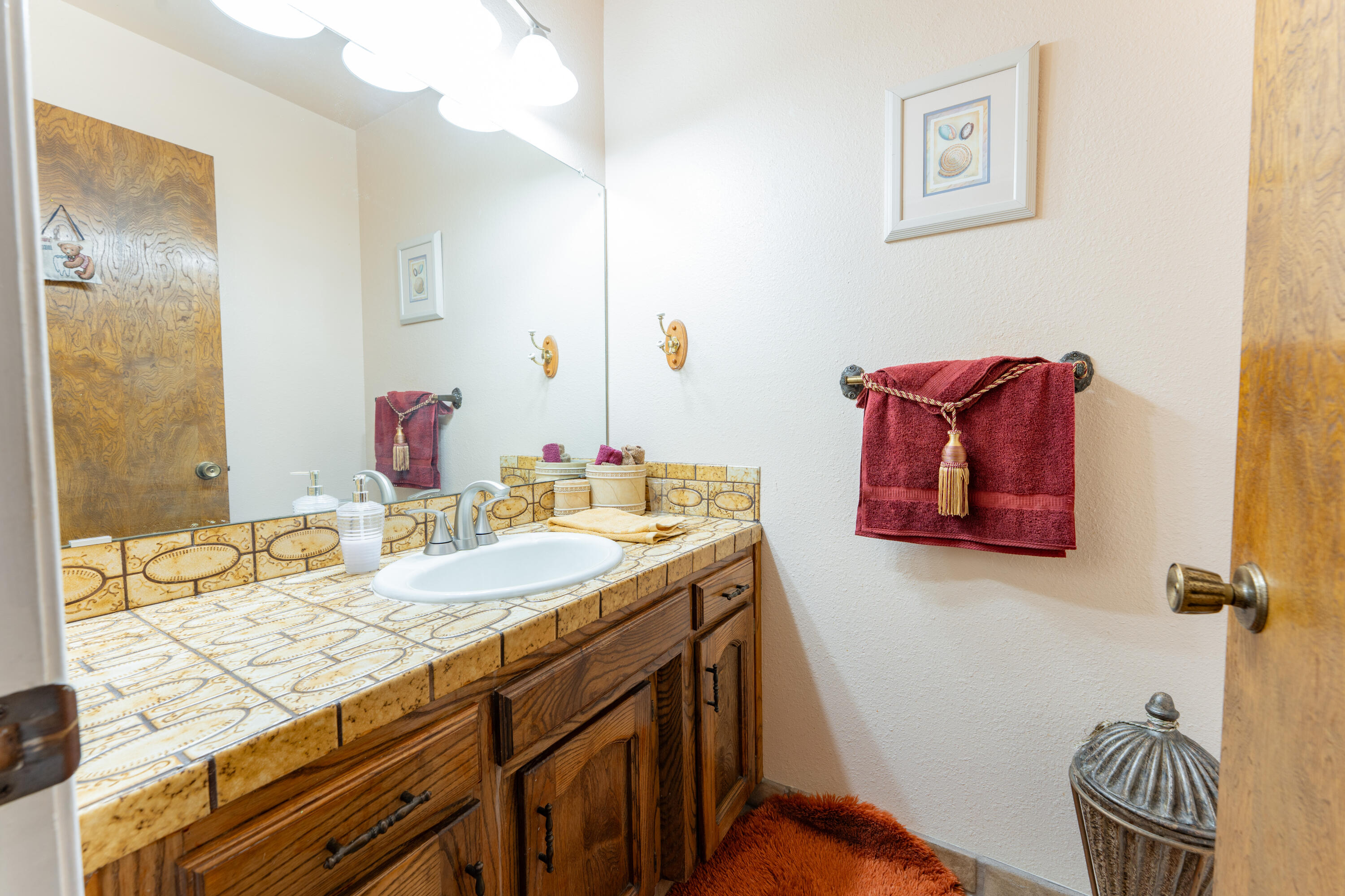 1490 Nancy Cir, Porterville, CA 93257