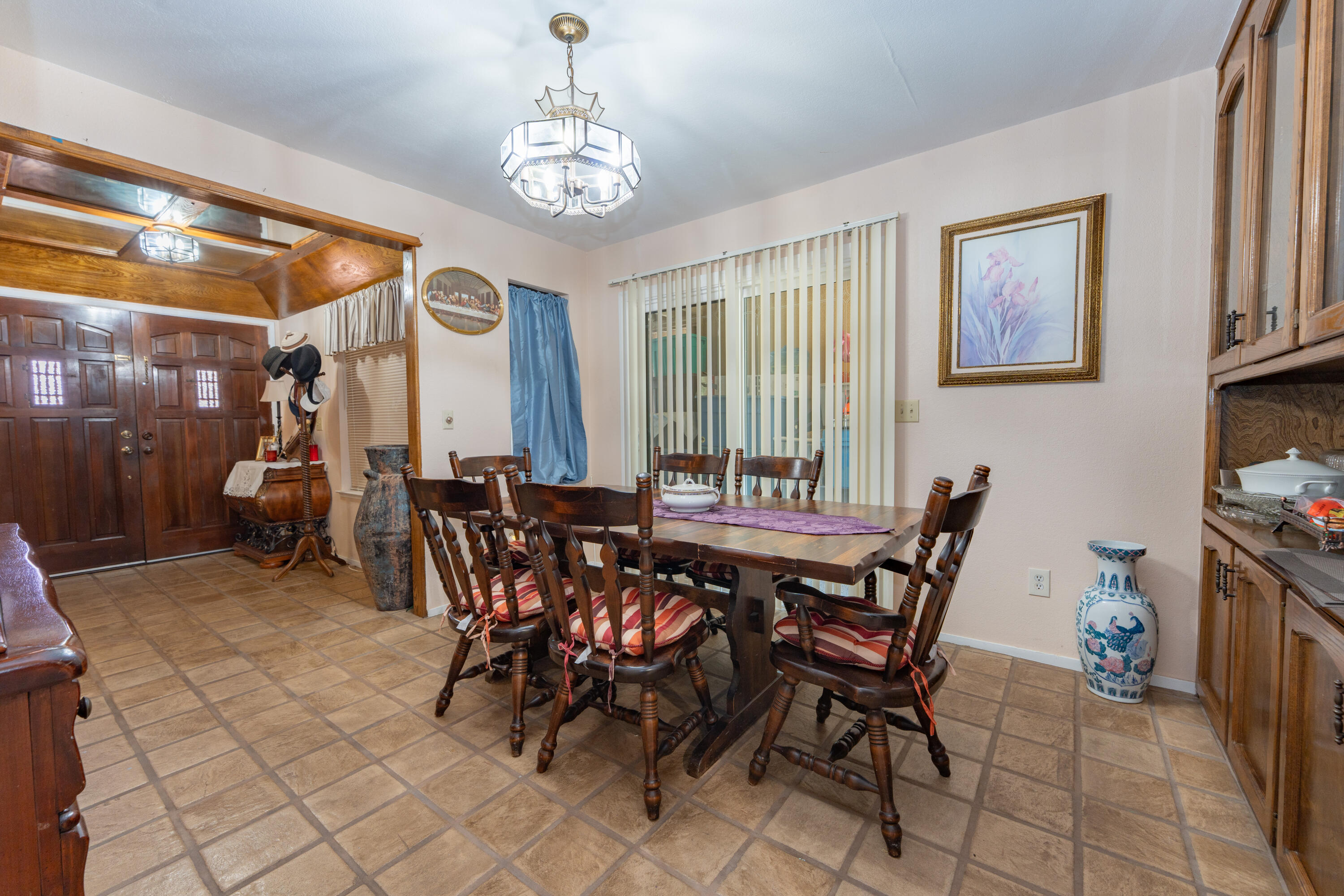 1490 Nancy Cir, Porterville, CA 93257