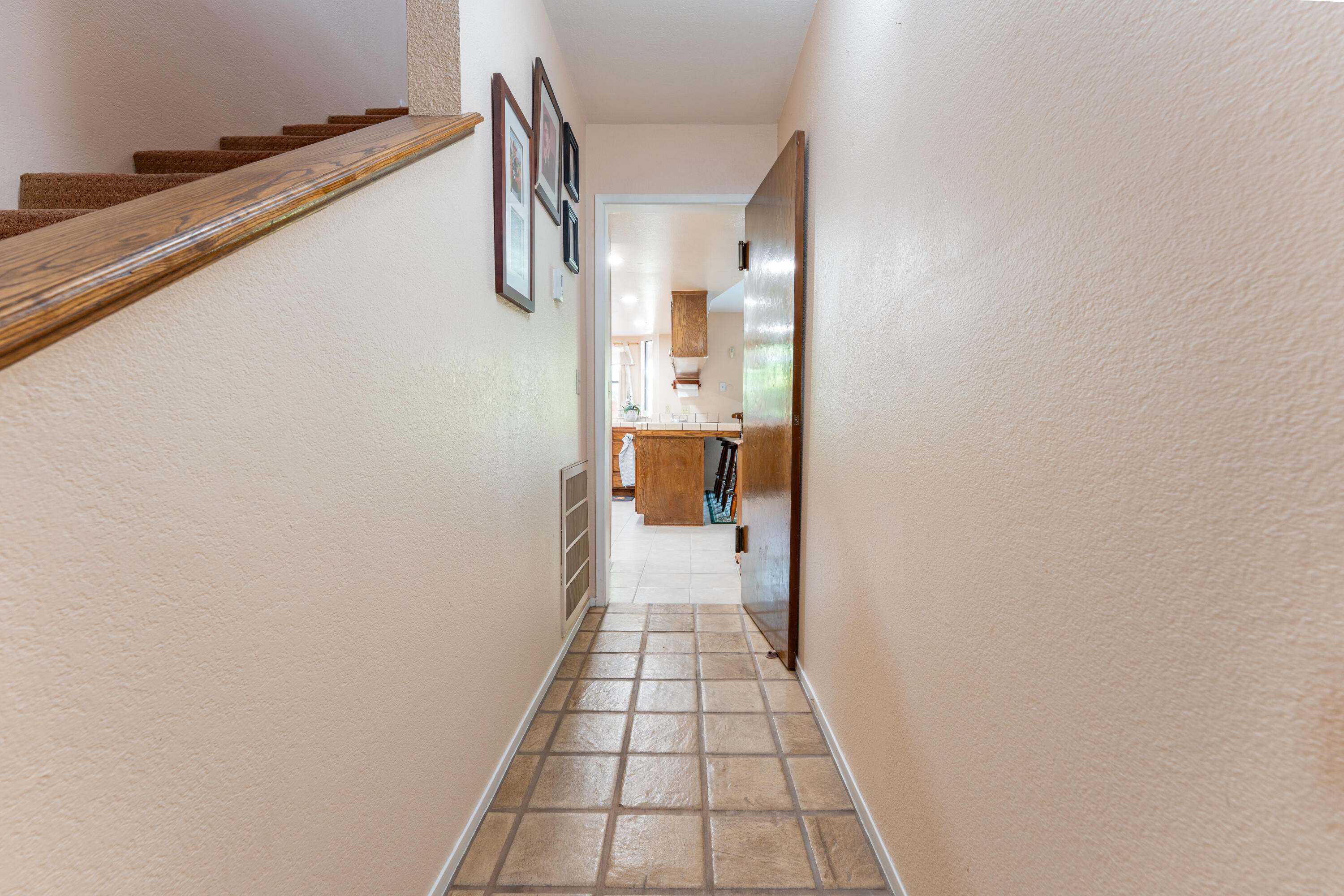 1490 Nancy Cir, Porterville, CA 93257