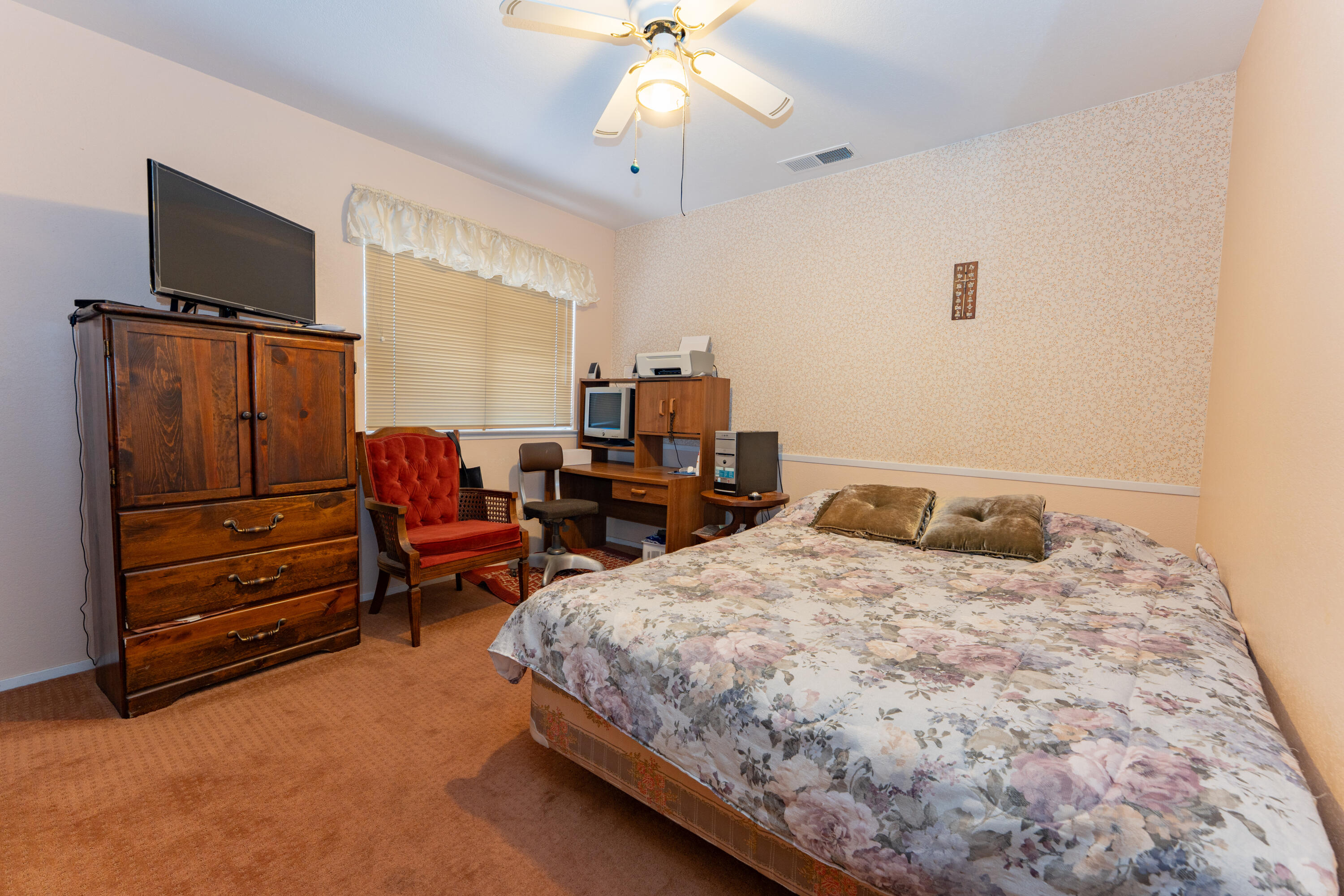 1490 Nancy Cir, Porterville, CA 93257